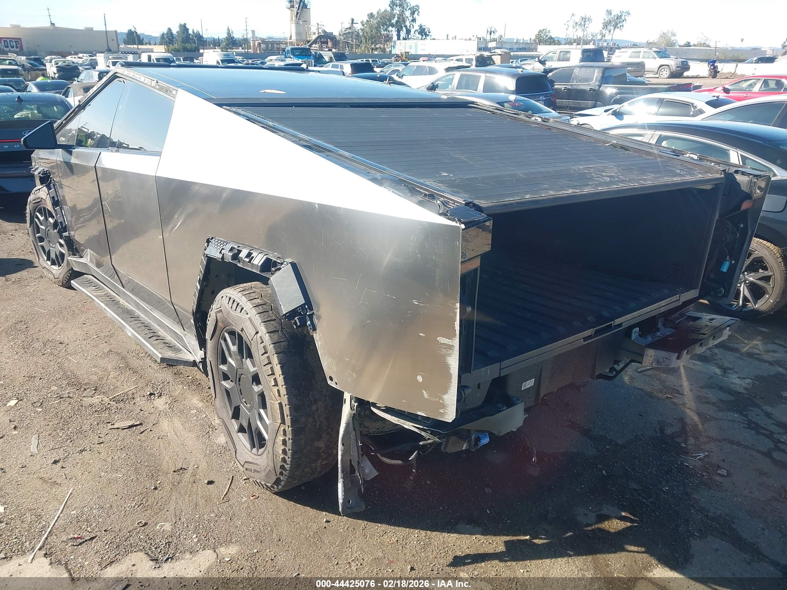 TESLA CYBERTRUCK image 3