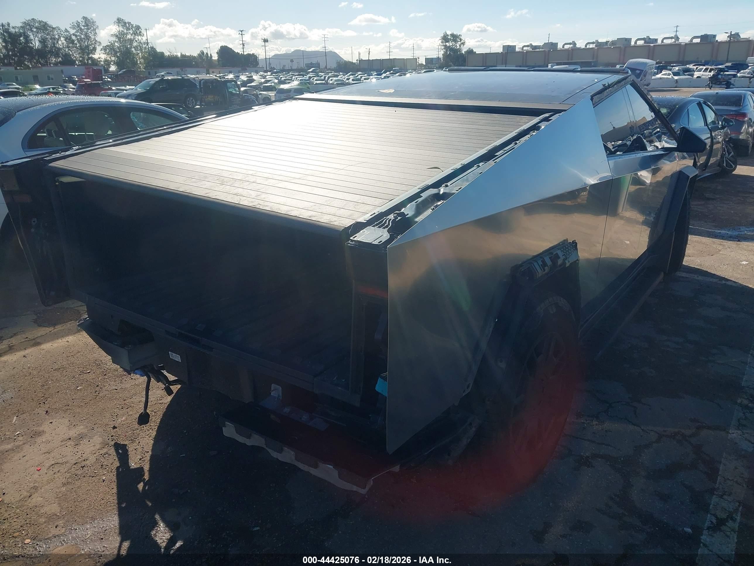 TESLA CYBERTRUCK image 4