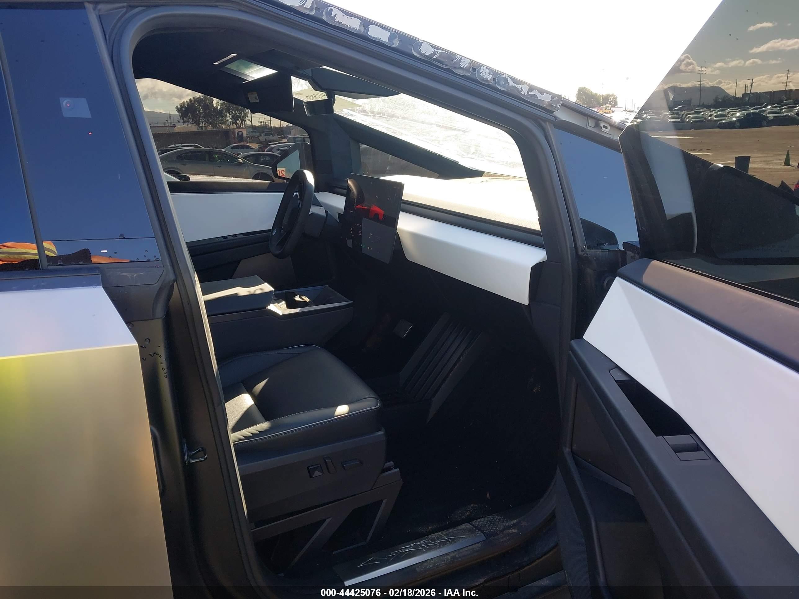 TESLA CYBERTRUCK image 5