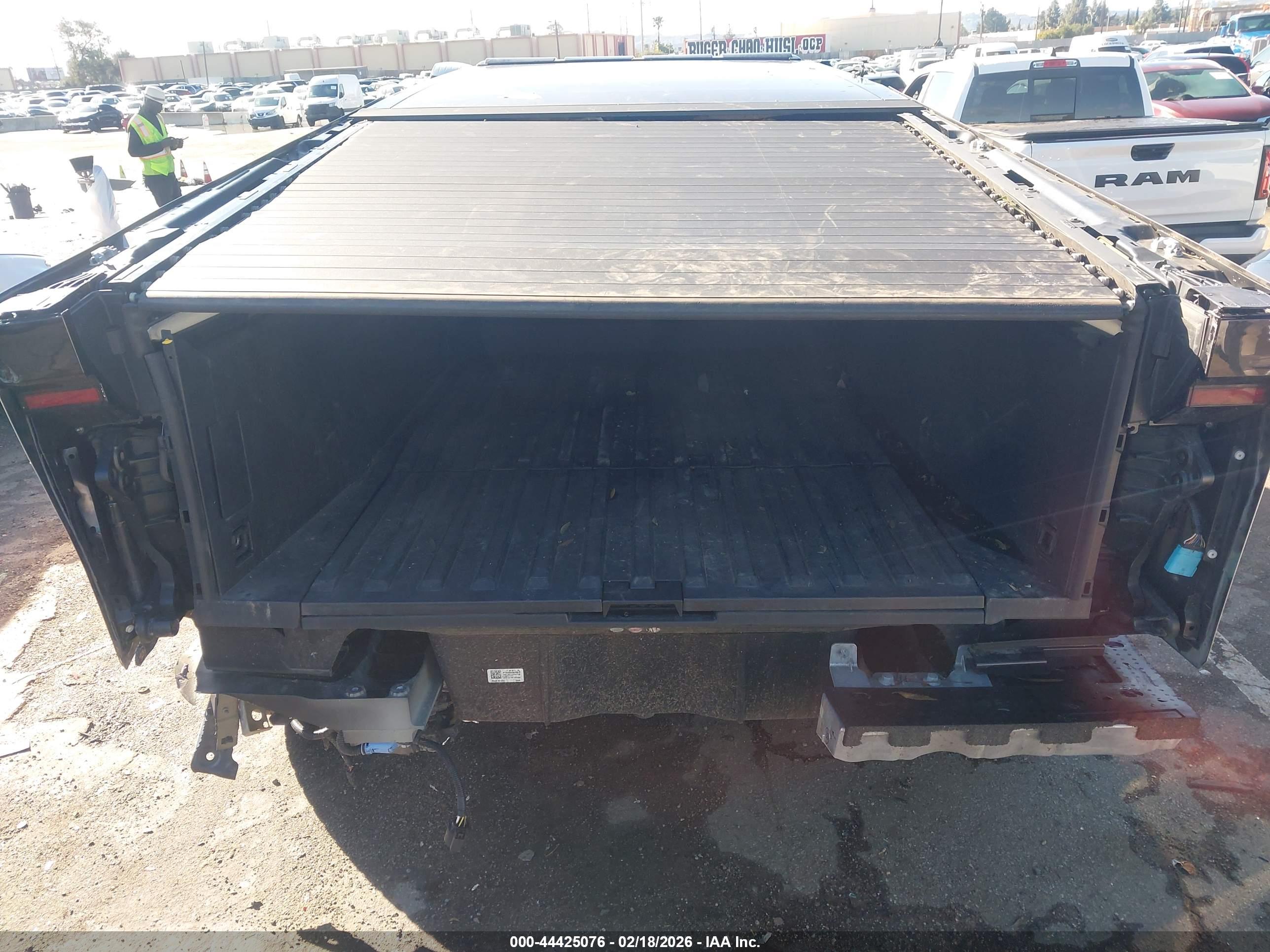 TESLA CYBERTRUCK image 6