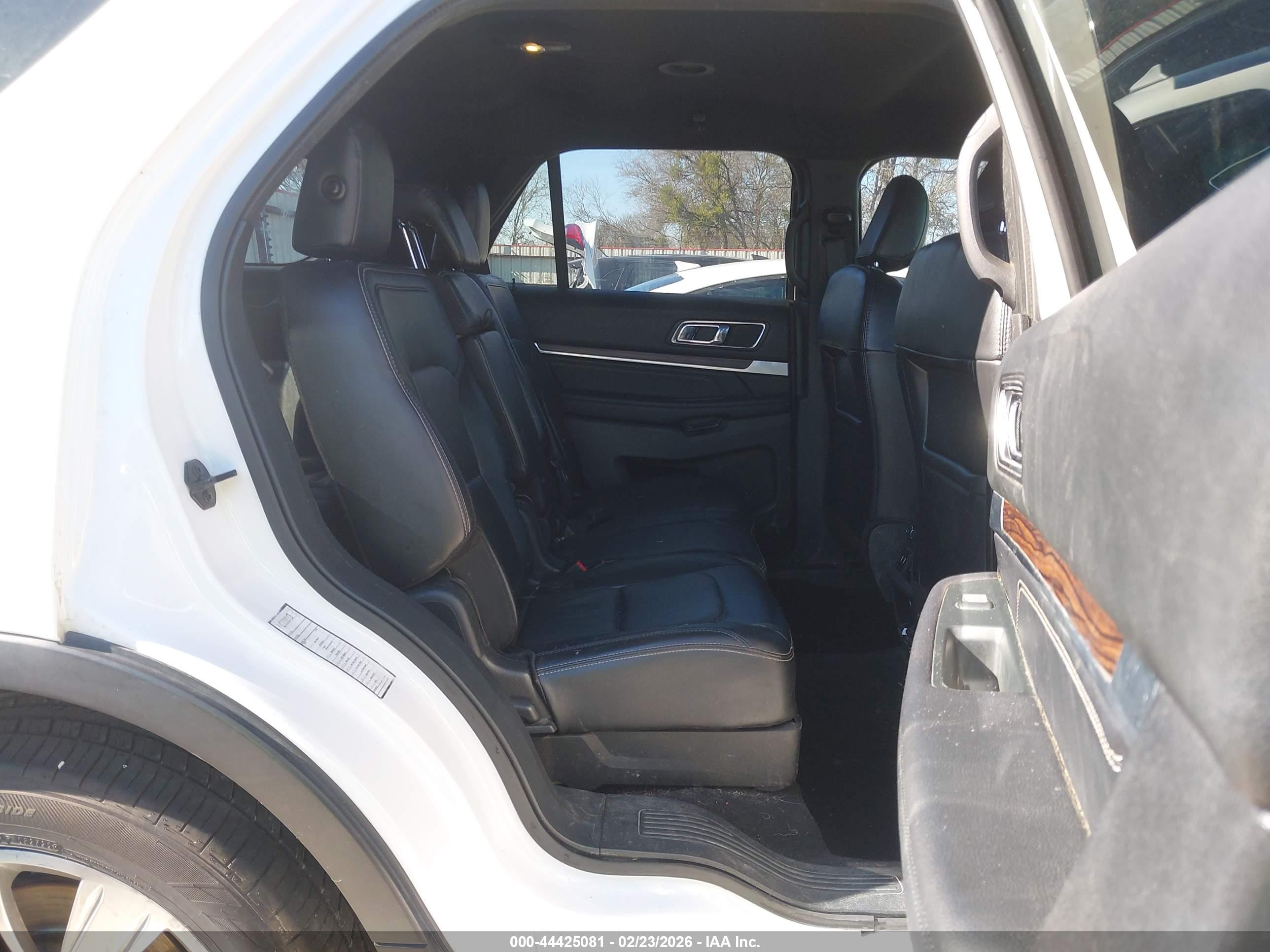 FORD EXPLORER image 8