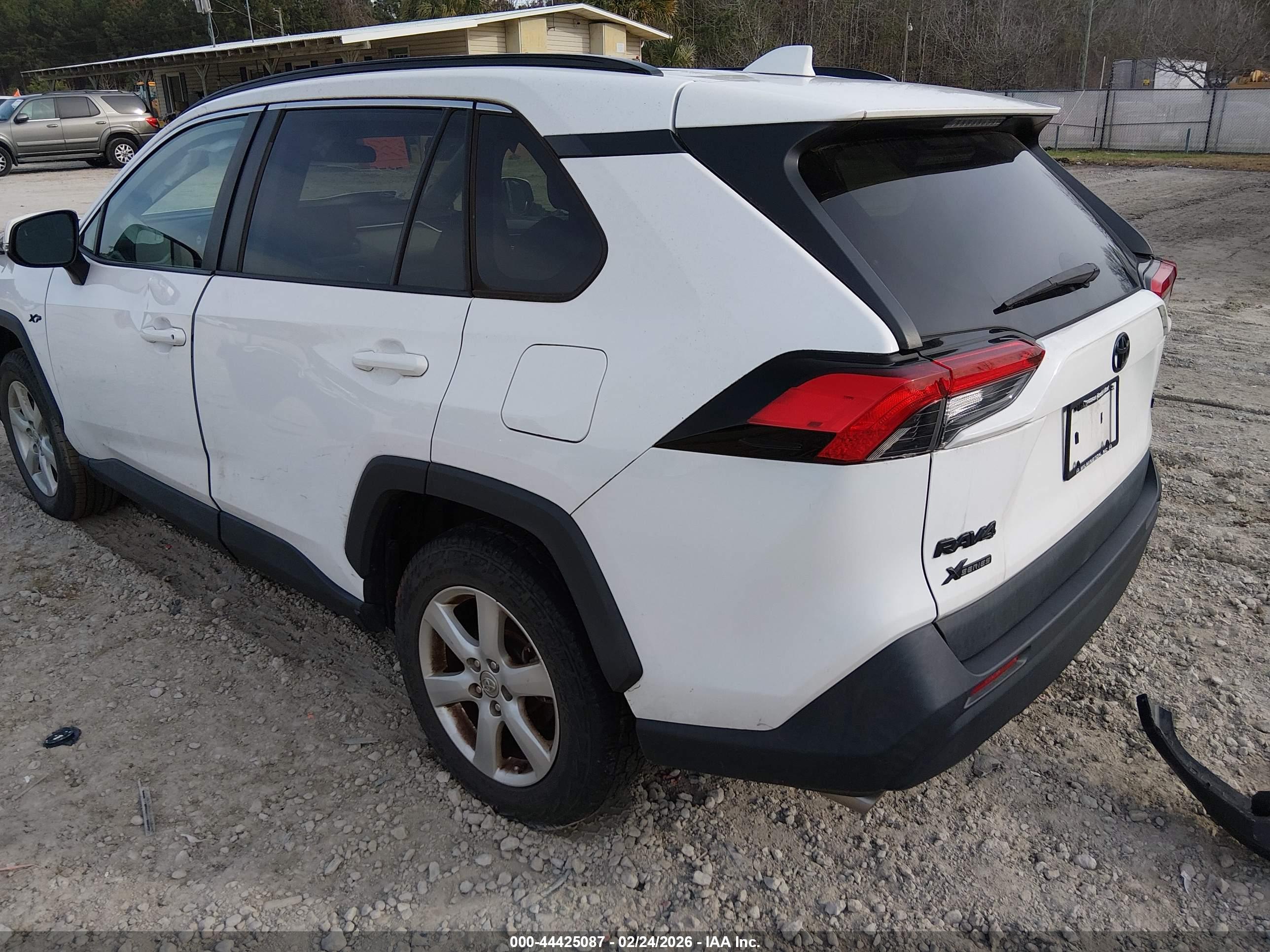 TOYOTA RAV4 image 3