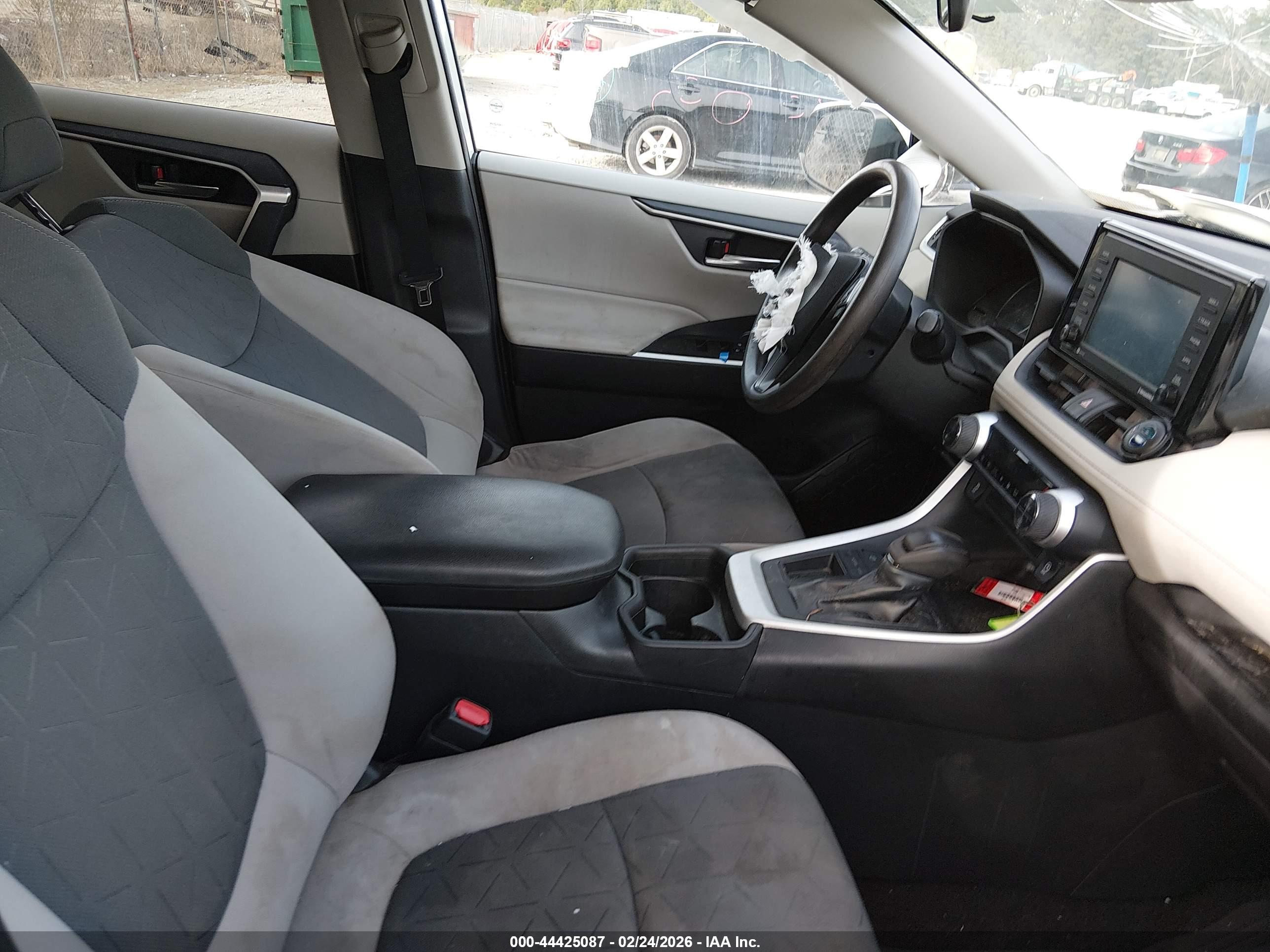 TOYOTA RAV4 image 5