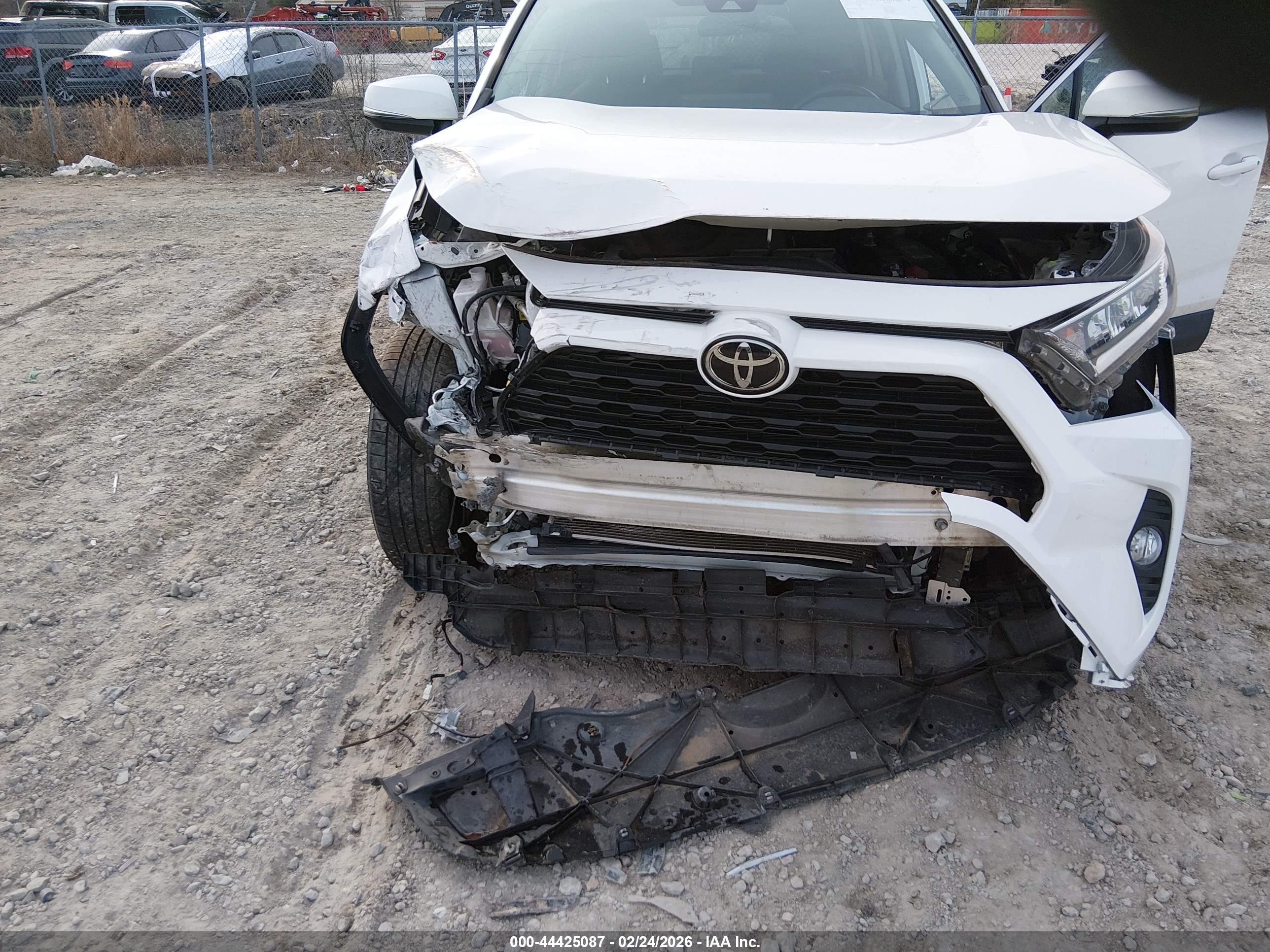 TOYOTA RAV4 image 6