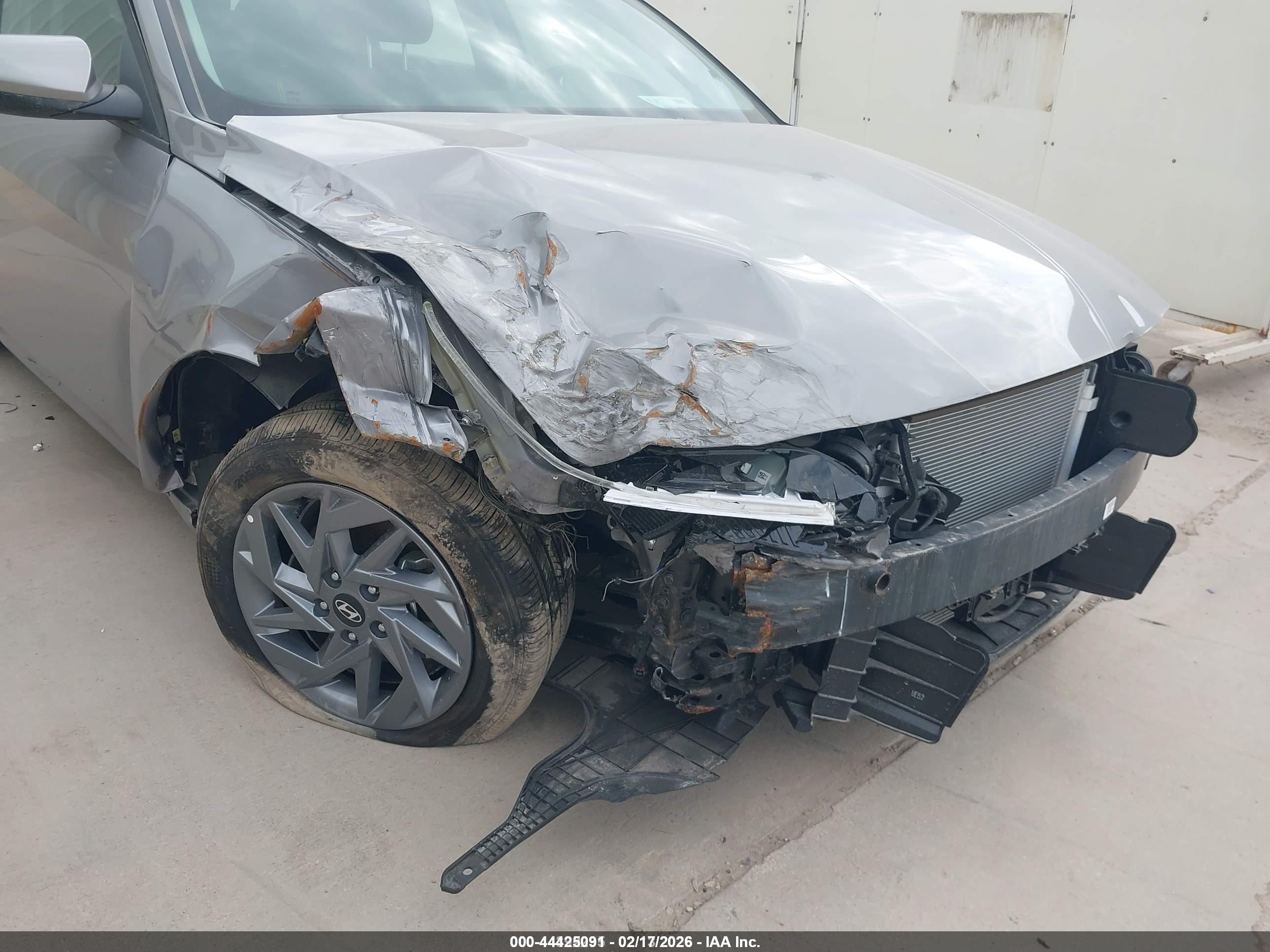 HYUNDAI ELANTRA image 6