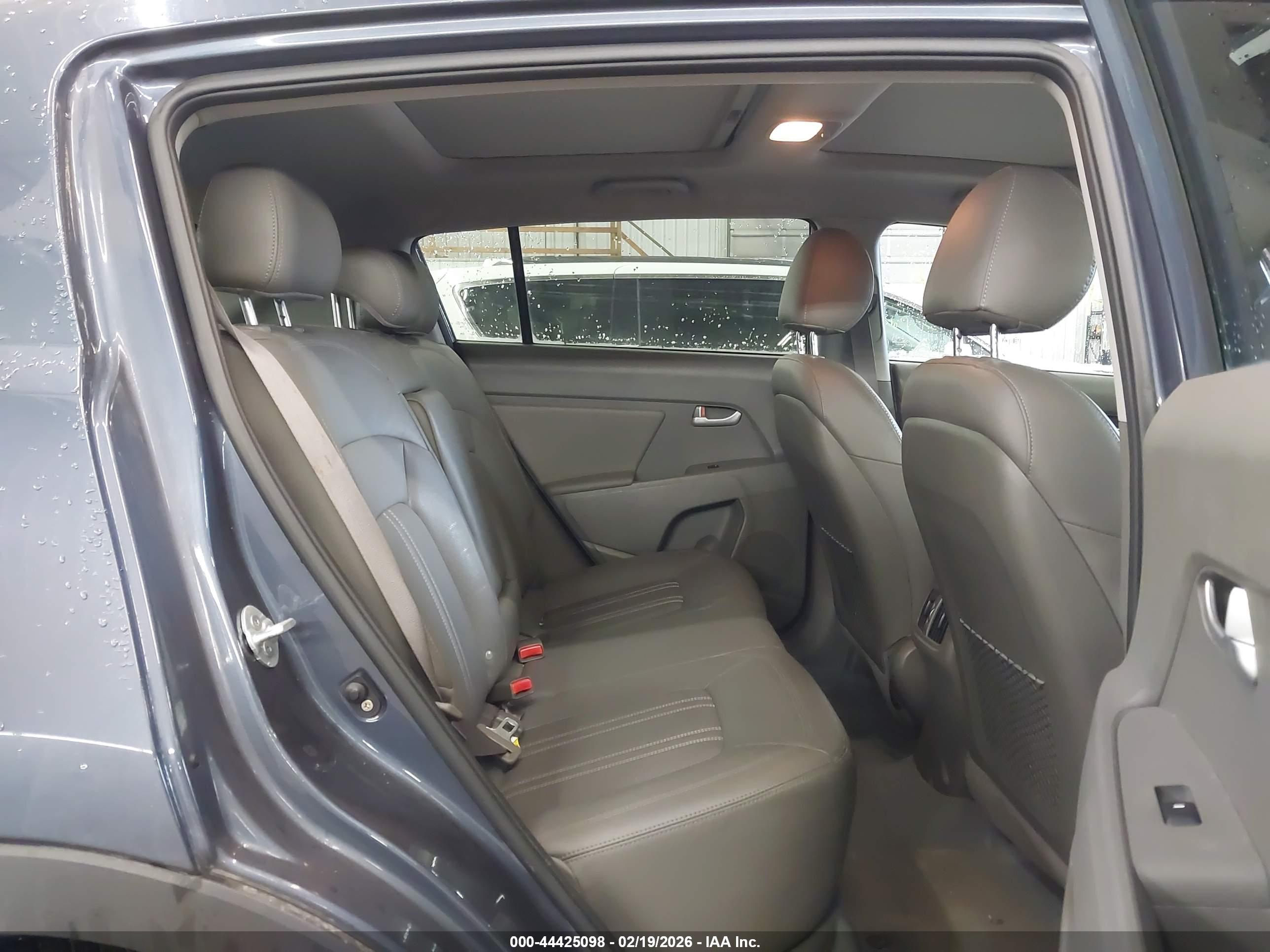 KIA SPORTAGE image 8