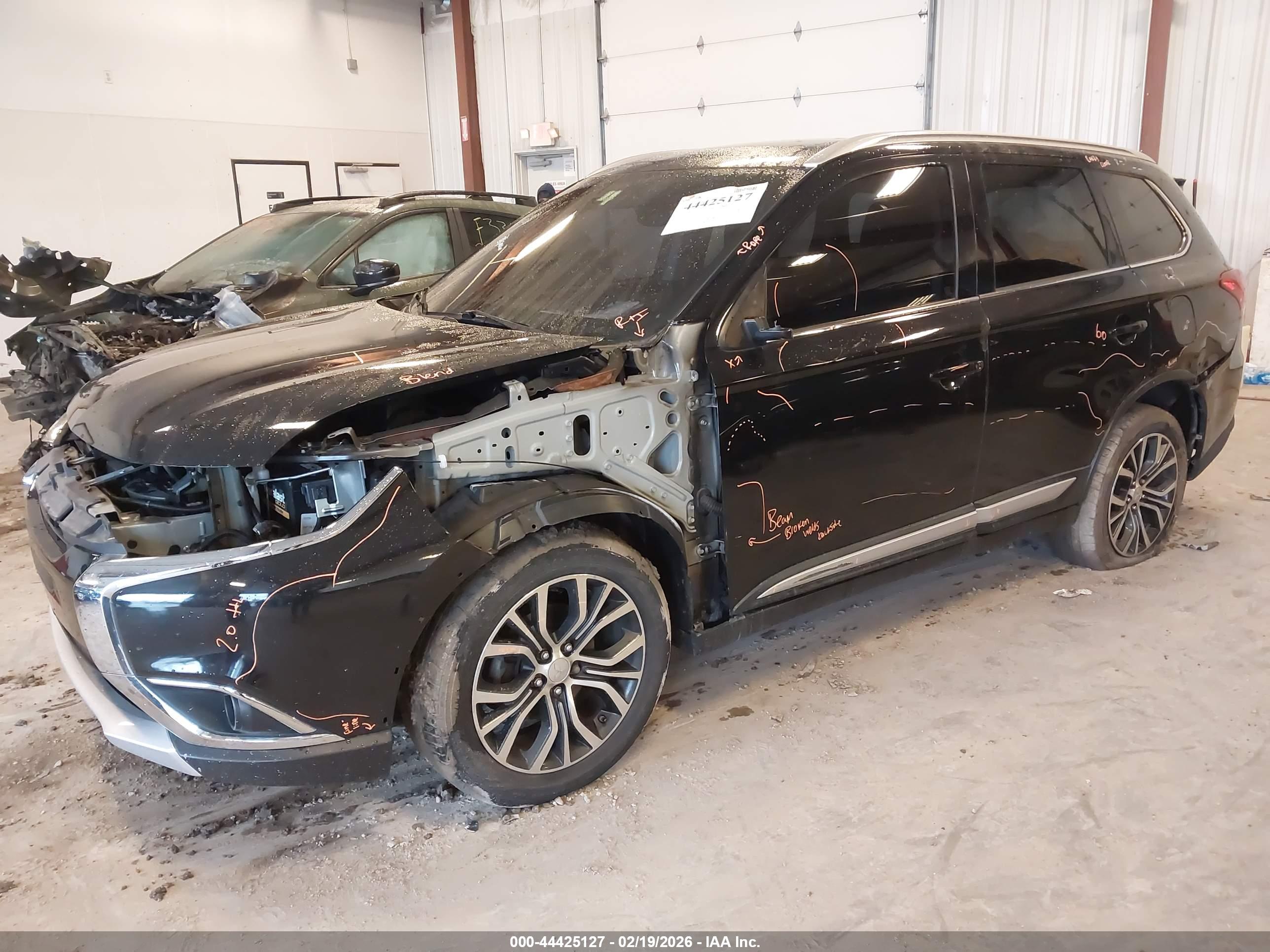 MITSUBISHI OUTLANDER image 2