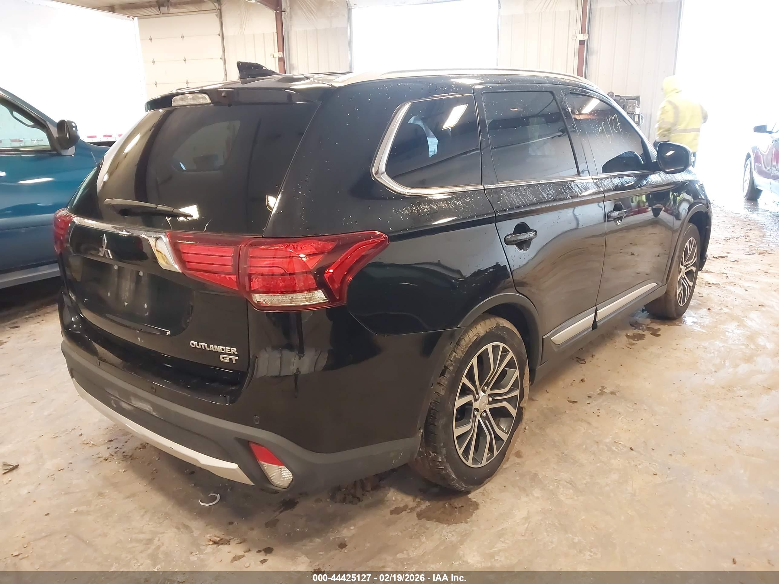 MITSUBISHI OUTLANDER image 4