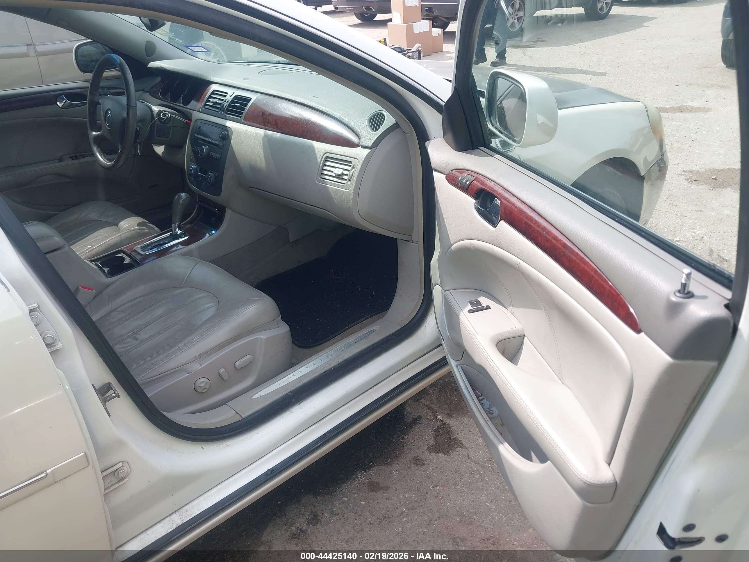 BUICK LUCERNE image 5