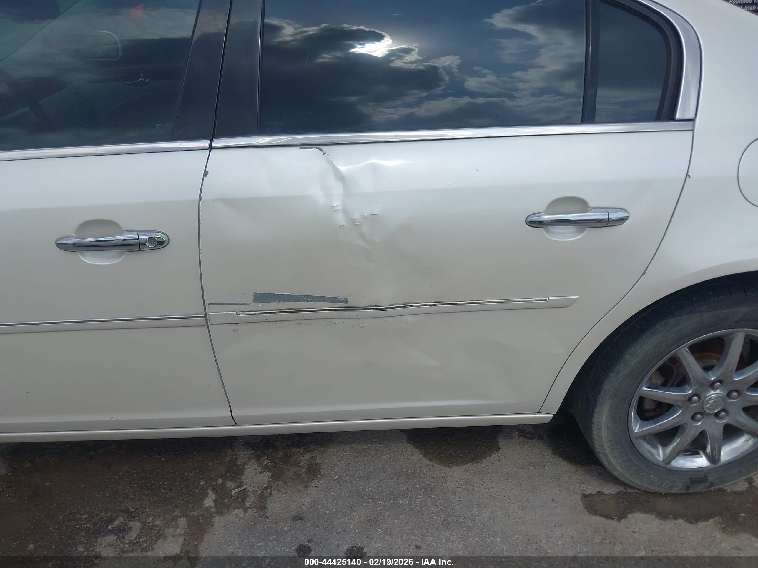 BUICK LUCERNE image 6