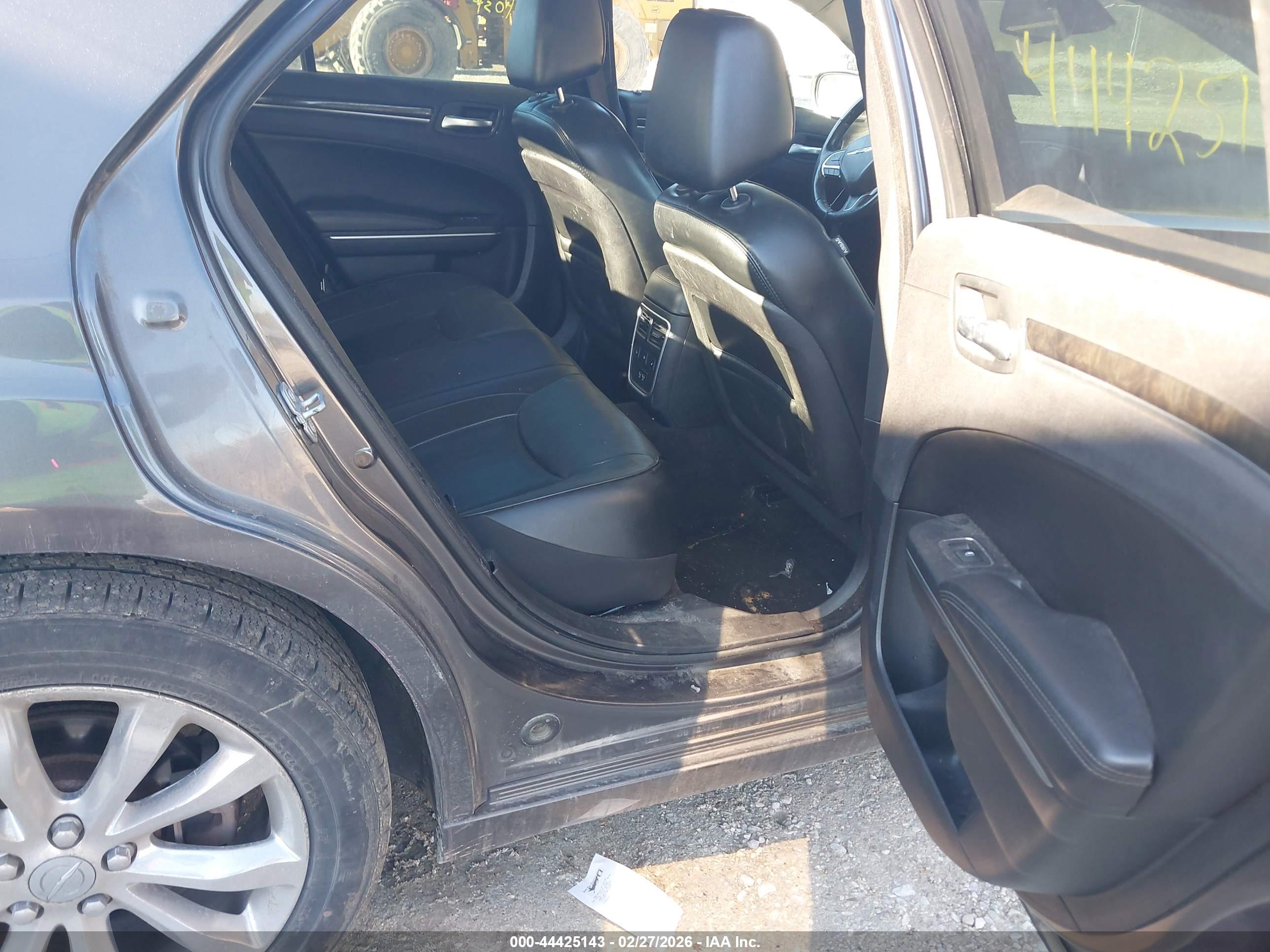 CHRYSLER 300C image 8