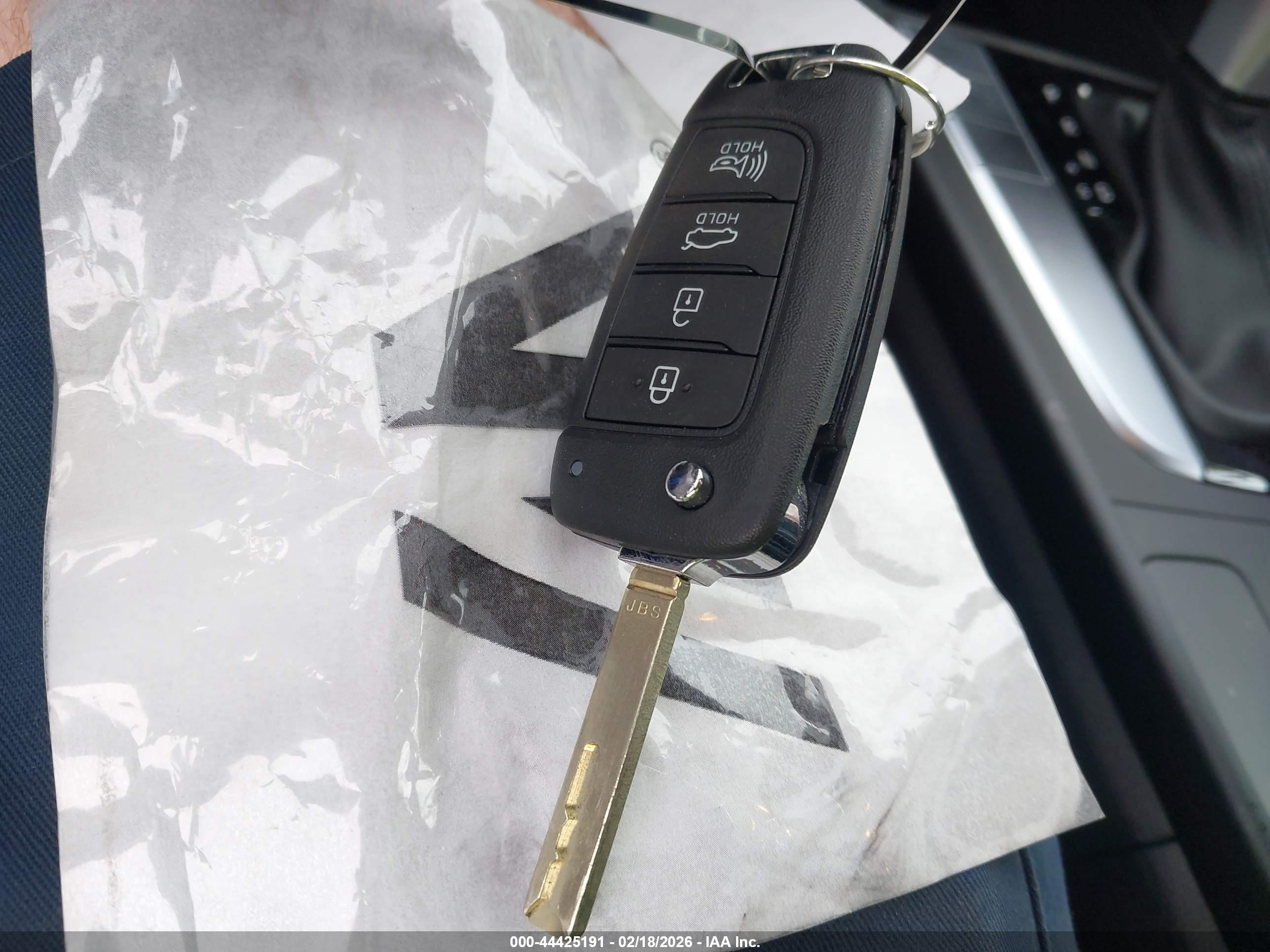 HYUNDAI ELANTRA image 11