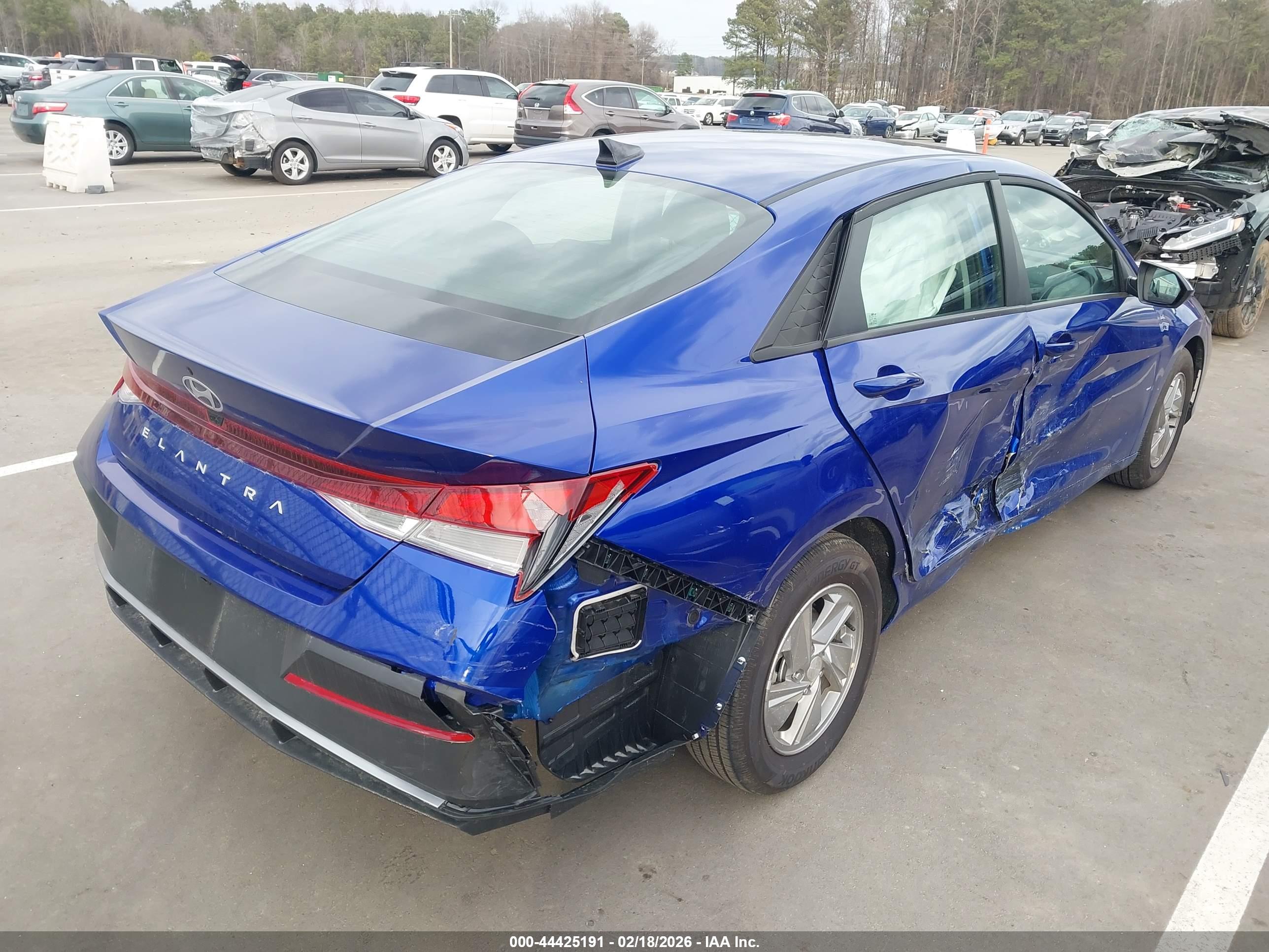 HYUNDAI ELANTRA image 4