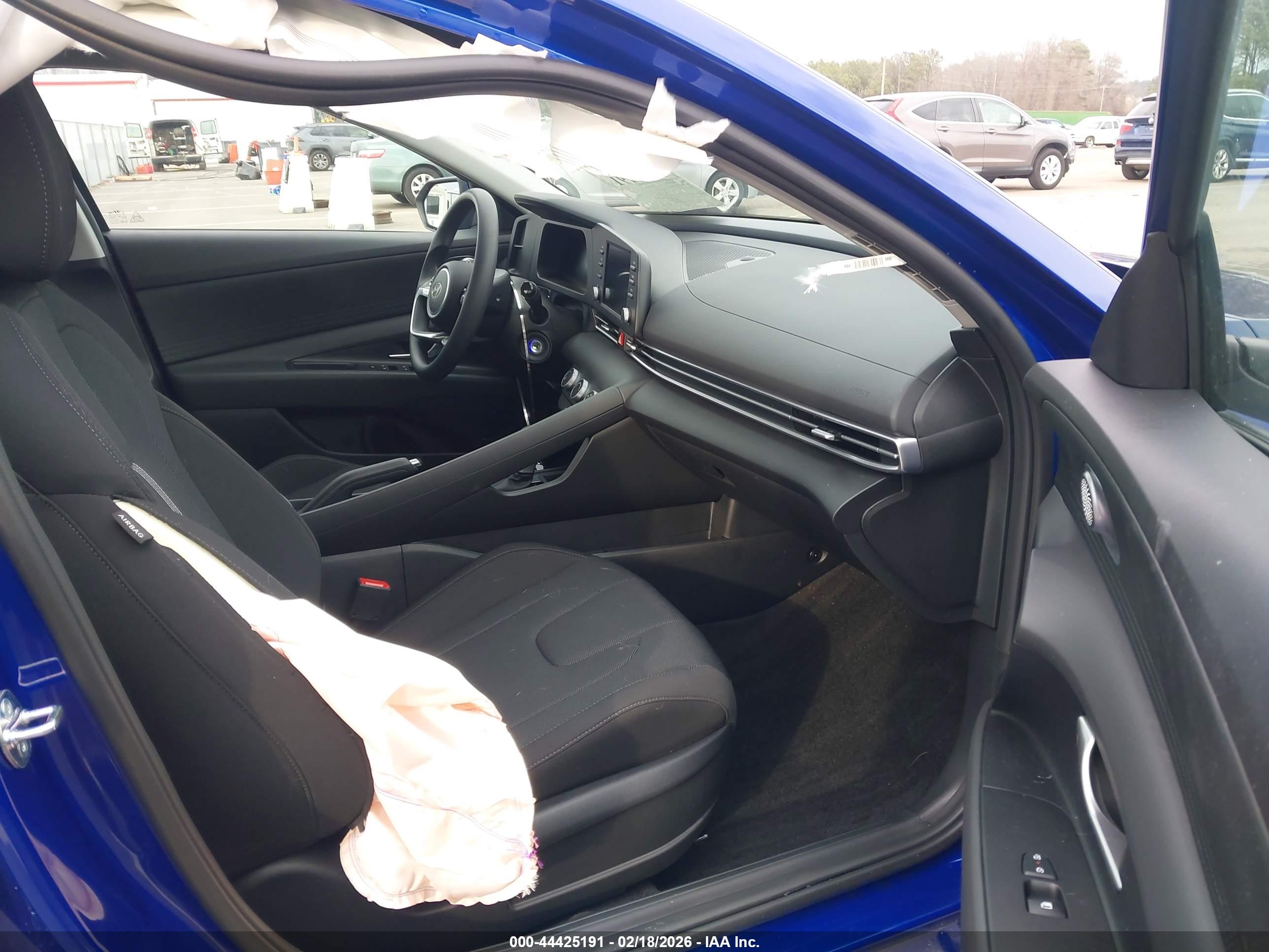 HYUNDAI ELANTRA image 5