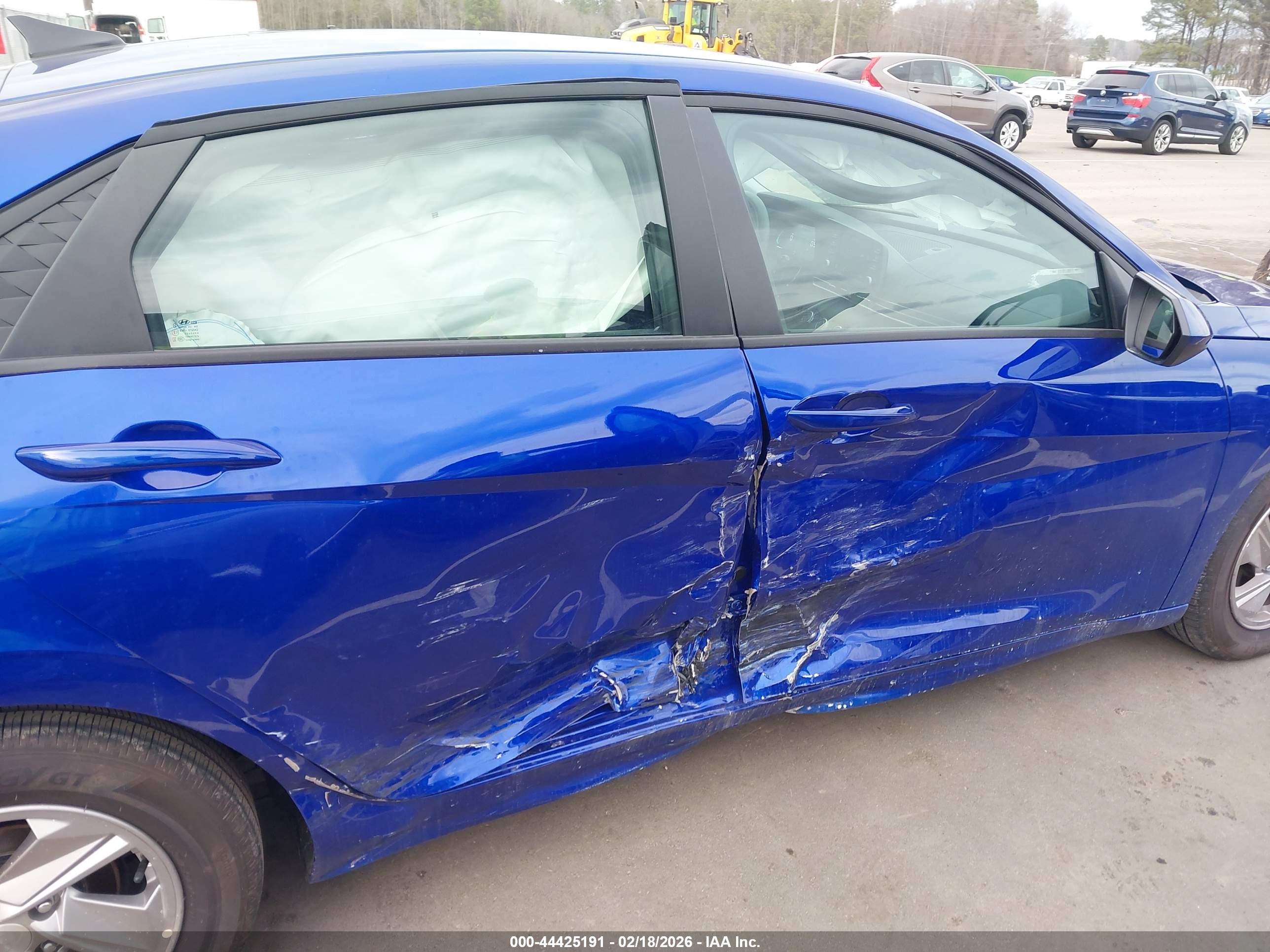 HYUNDAI ELANTRA image 6