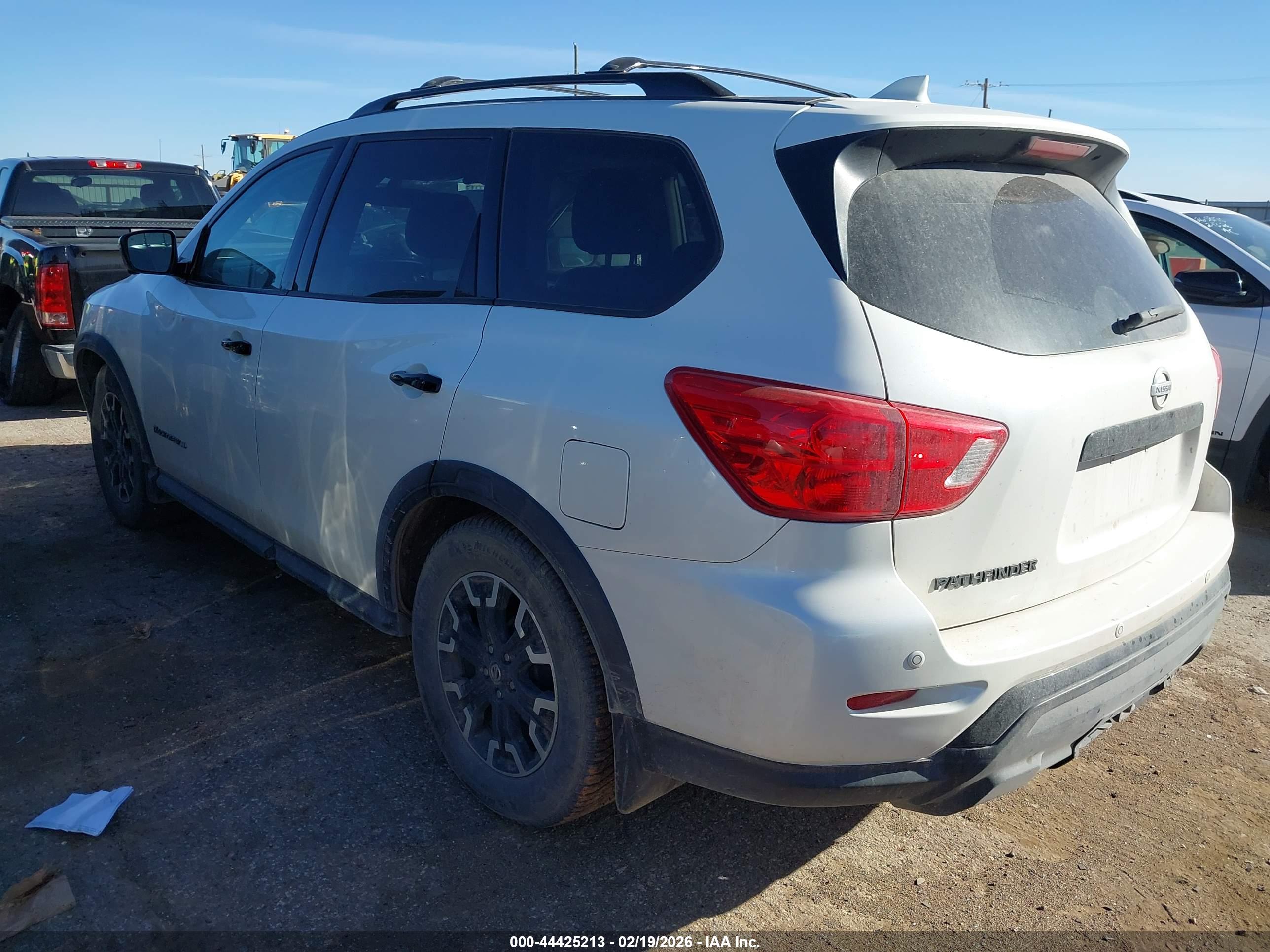 NISSAN PATHFINDER image 3