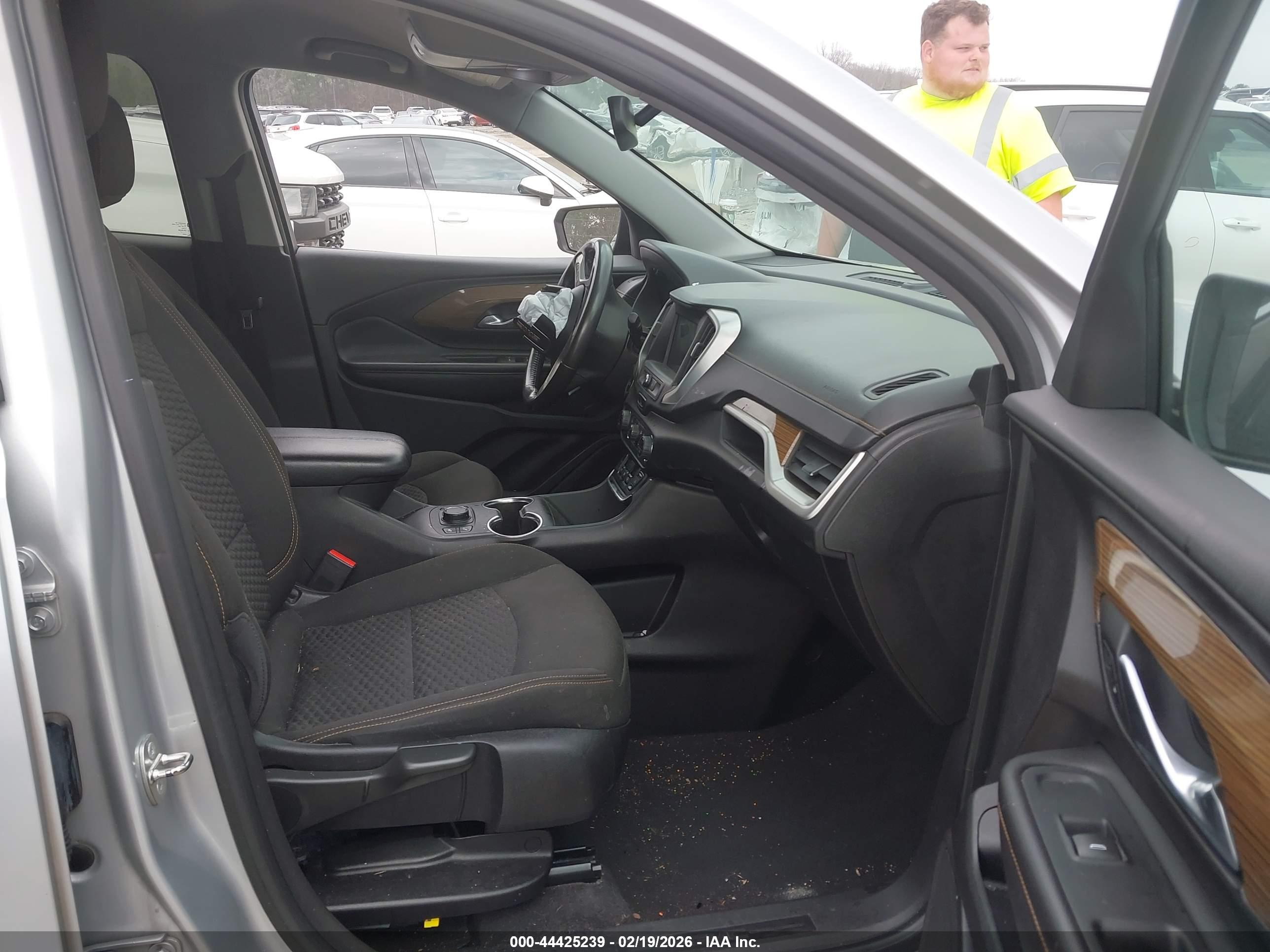 GMC TERRAIN image 5
