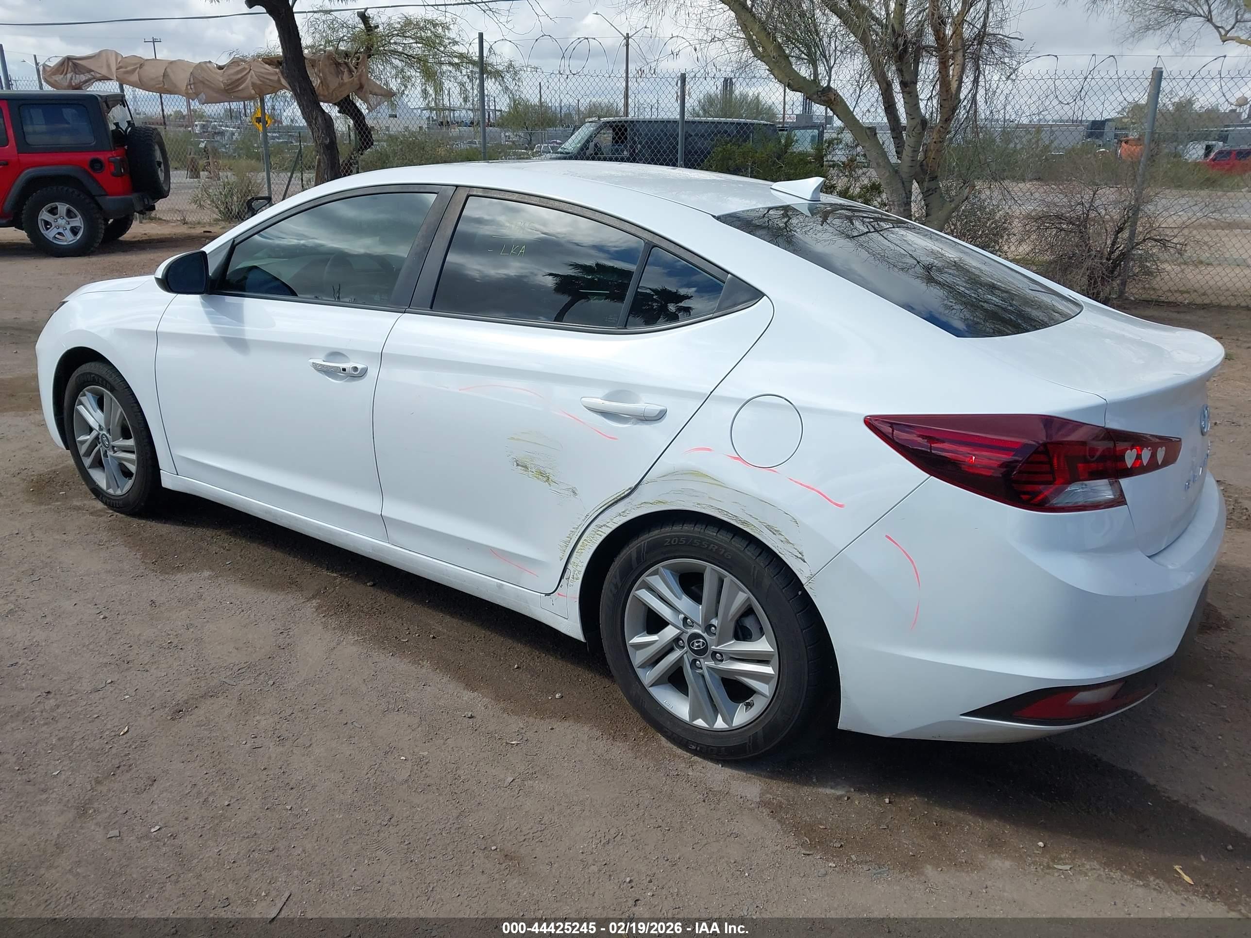 HYUNDAI ELANTRA image 3