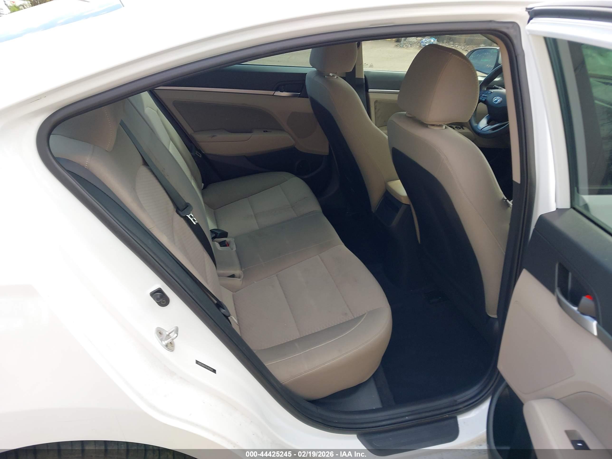 HYUNDAI ELANTRA image 8