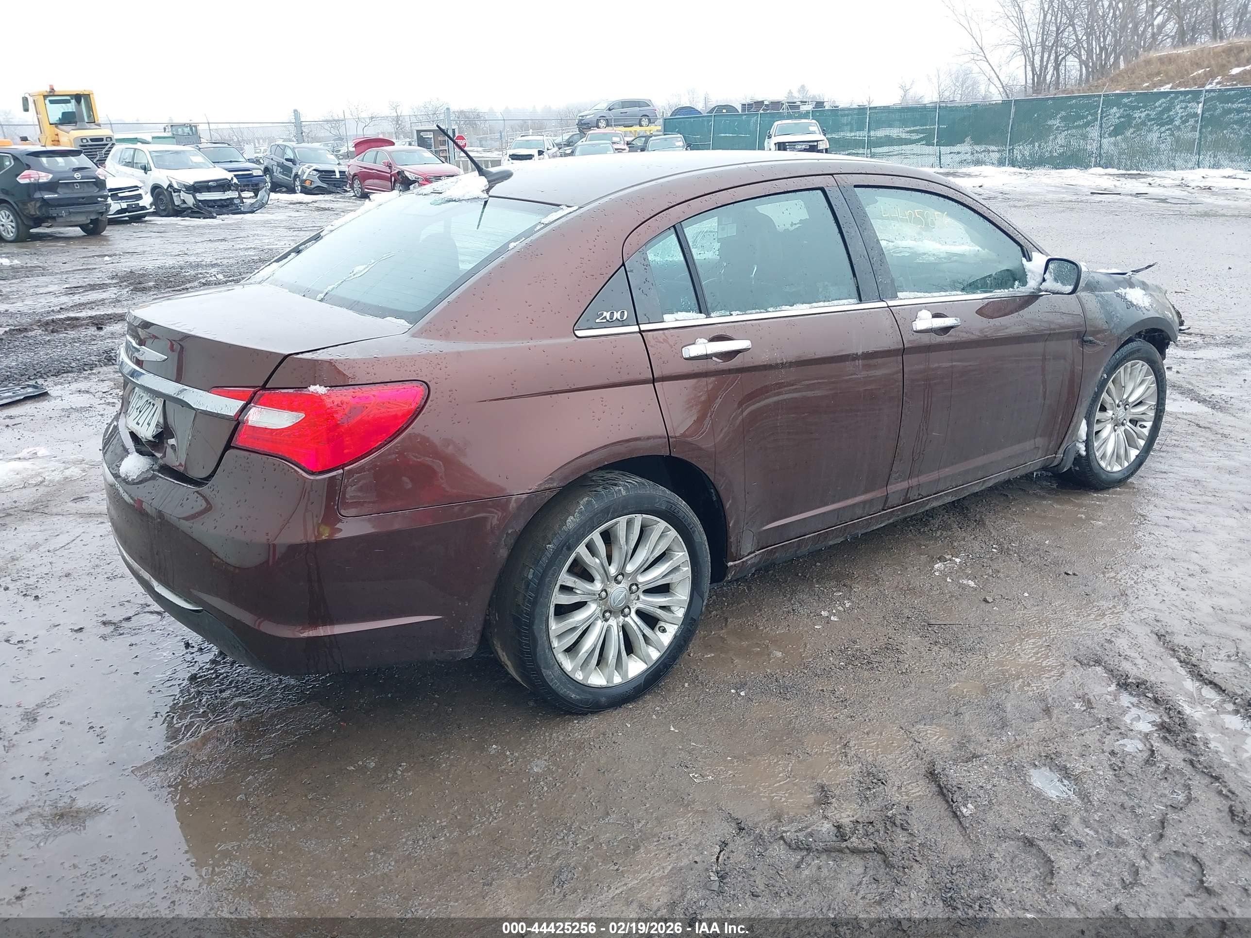 CHRYSLER 200 image 4