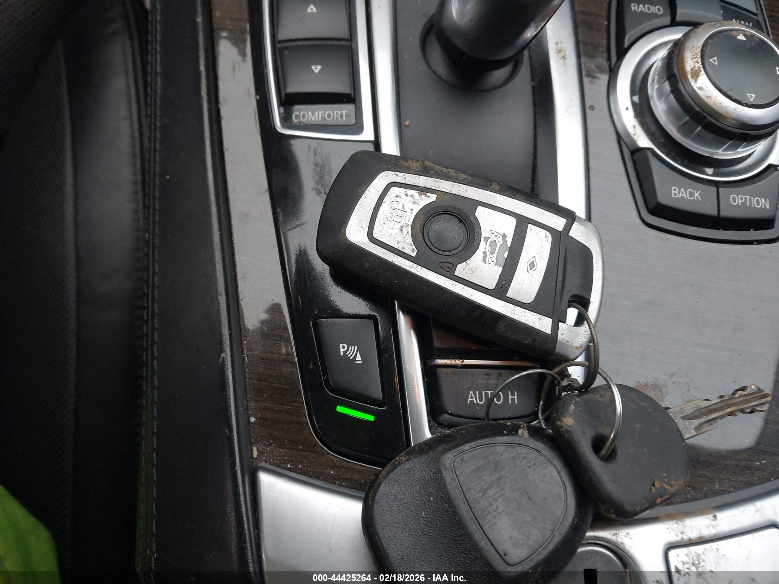 BMW 750I image 11
