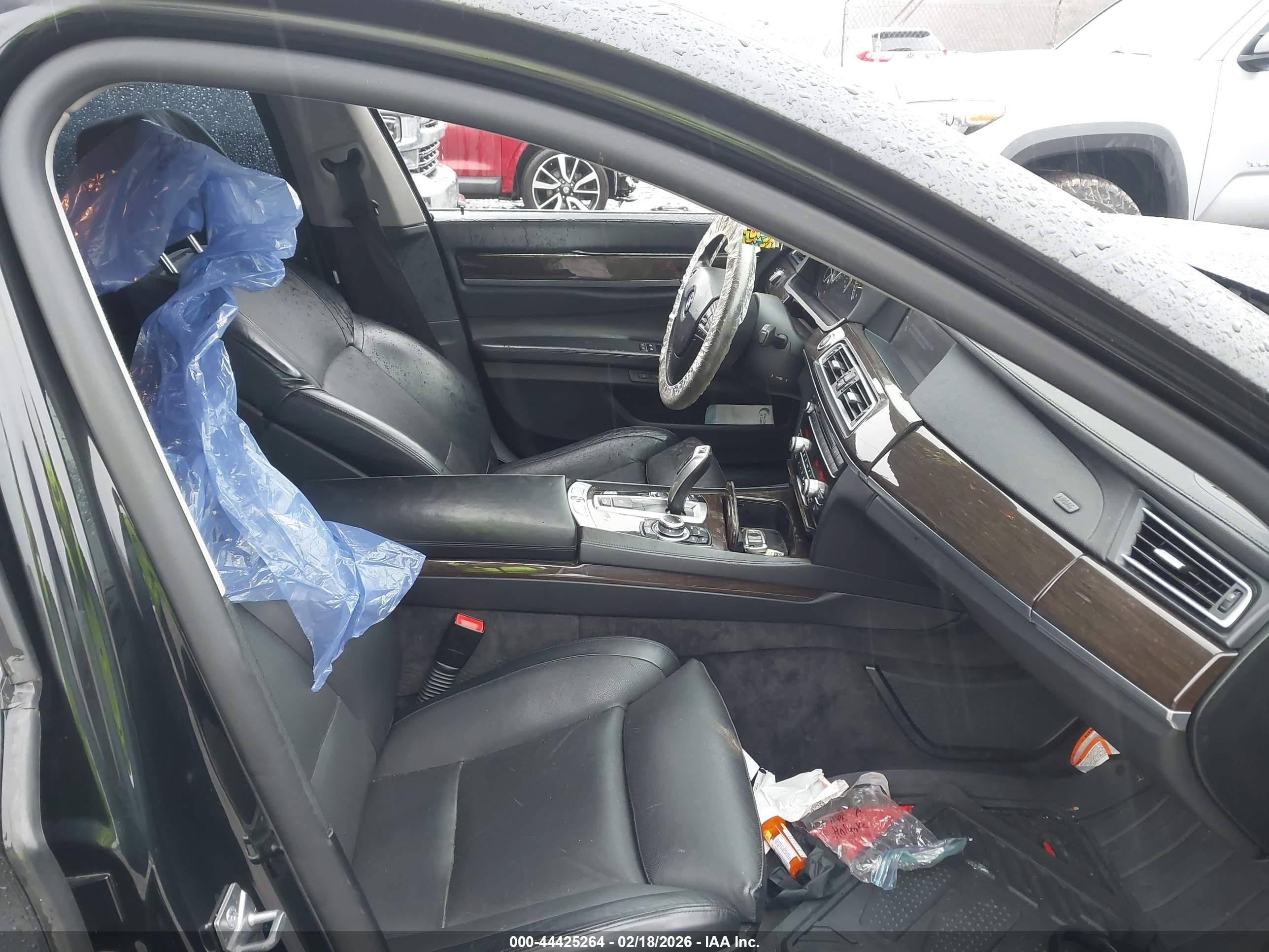 BMW 750I image 5