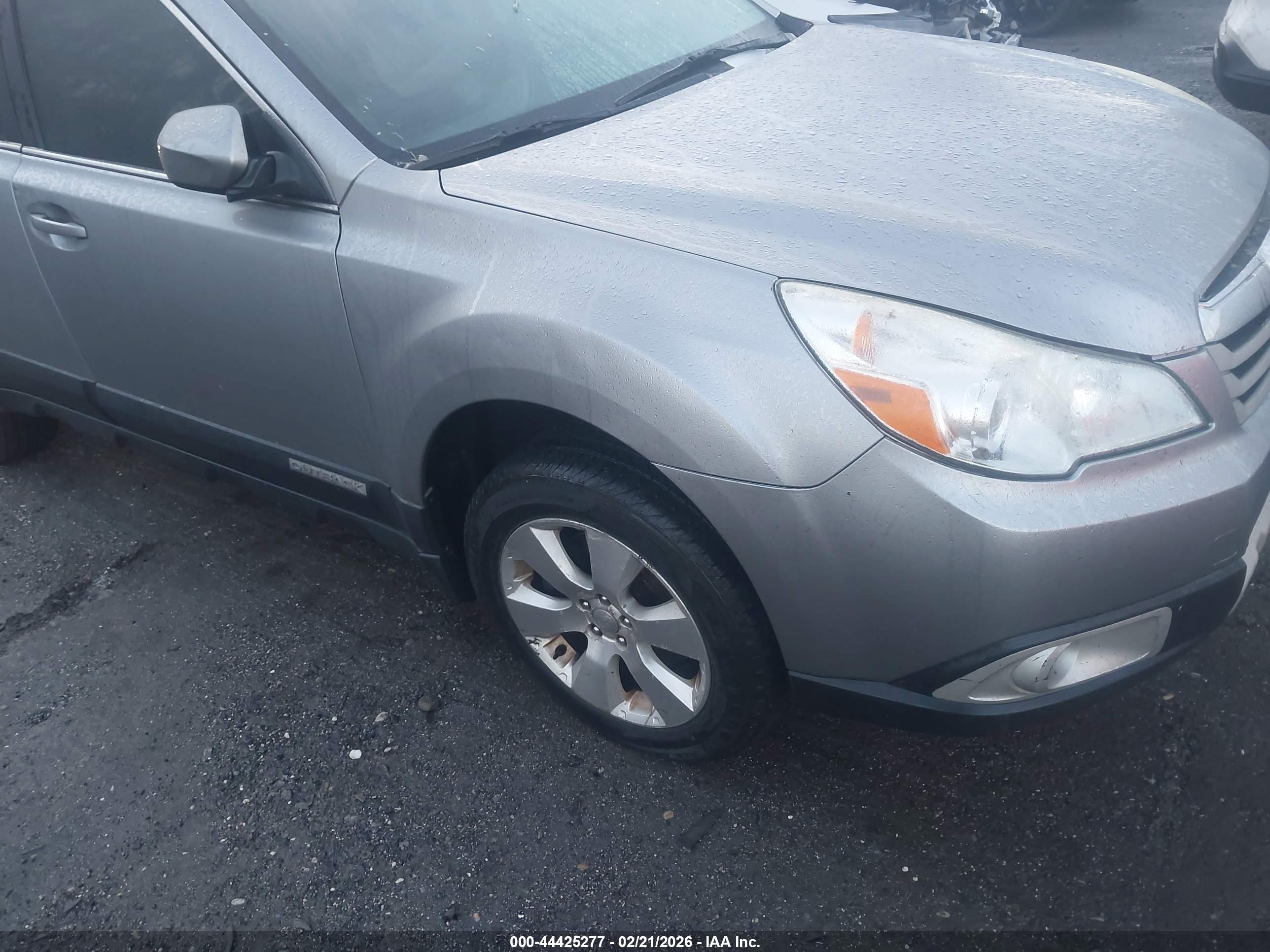 SUBARU OUTBACK image 6