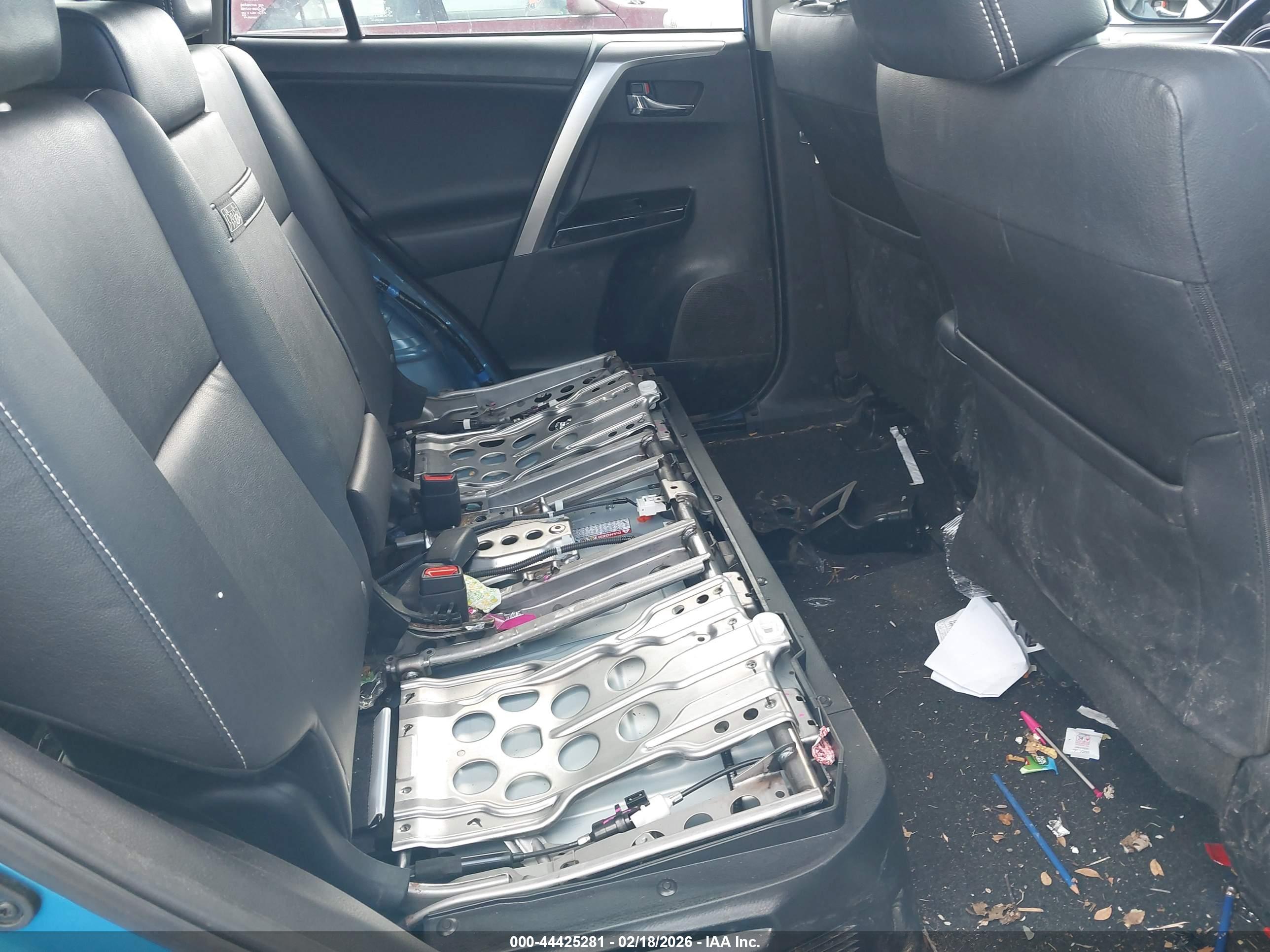 TOYOTA RAV4 image 8