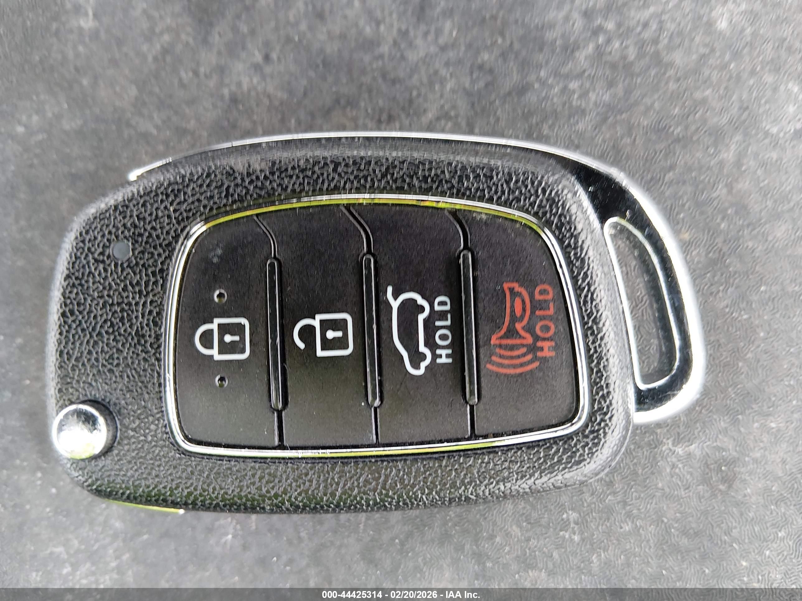 HYUNDAI TUCSON image 11