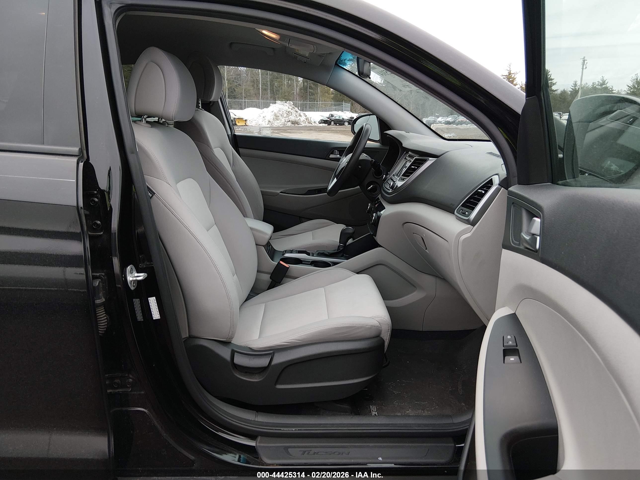 HYUNDAI TUCSON image 5