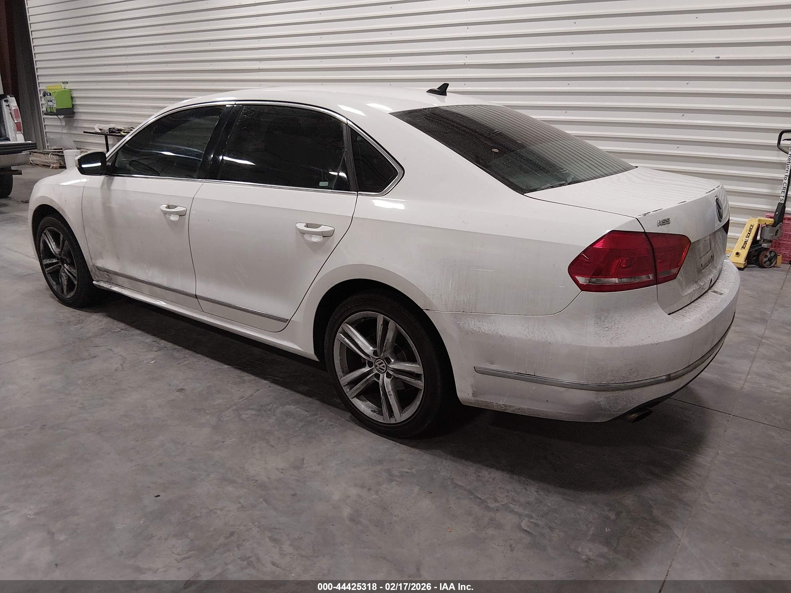 VOLKSWAGEN PASSAT image 3