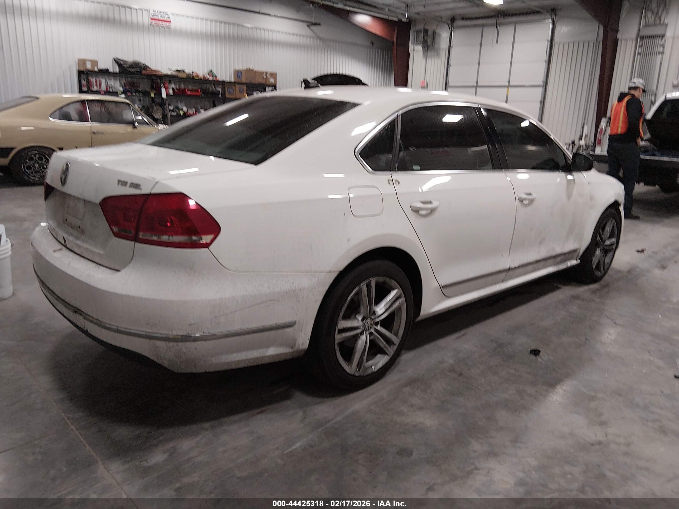 VOLKSWAGEN PASSAT image 4