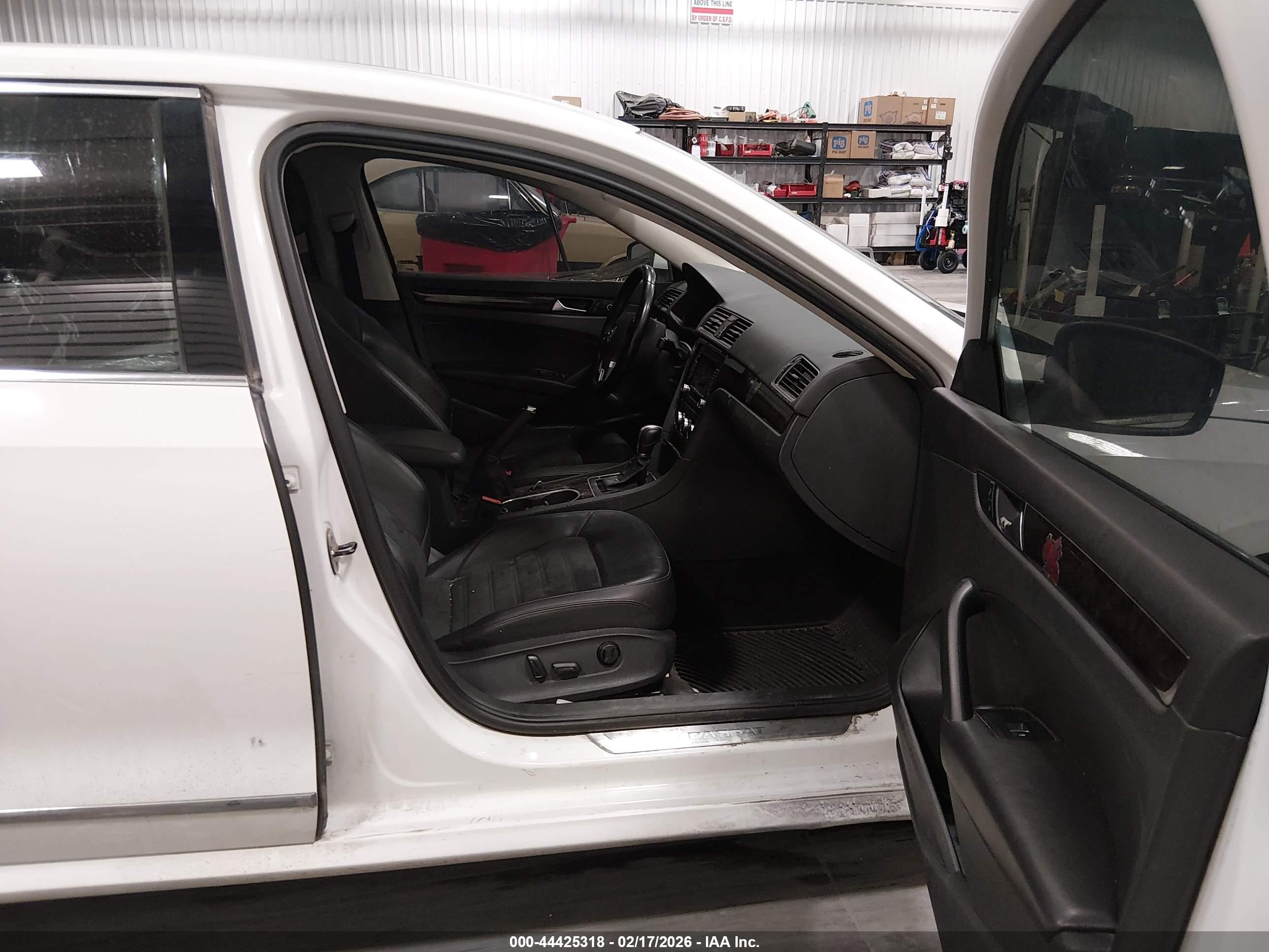 VOLKSWAGEN PASSAT image 5
