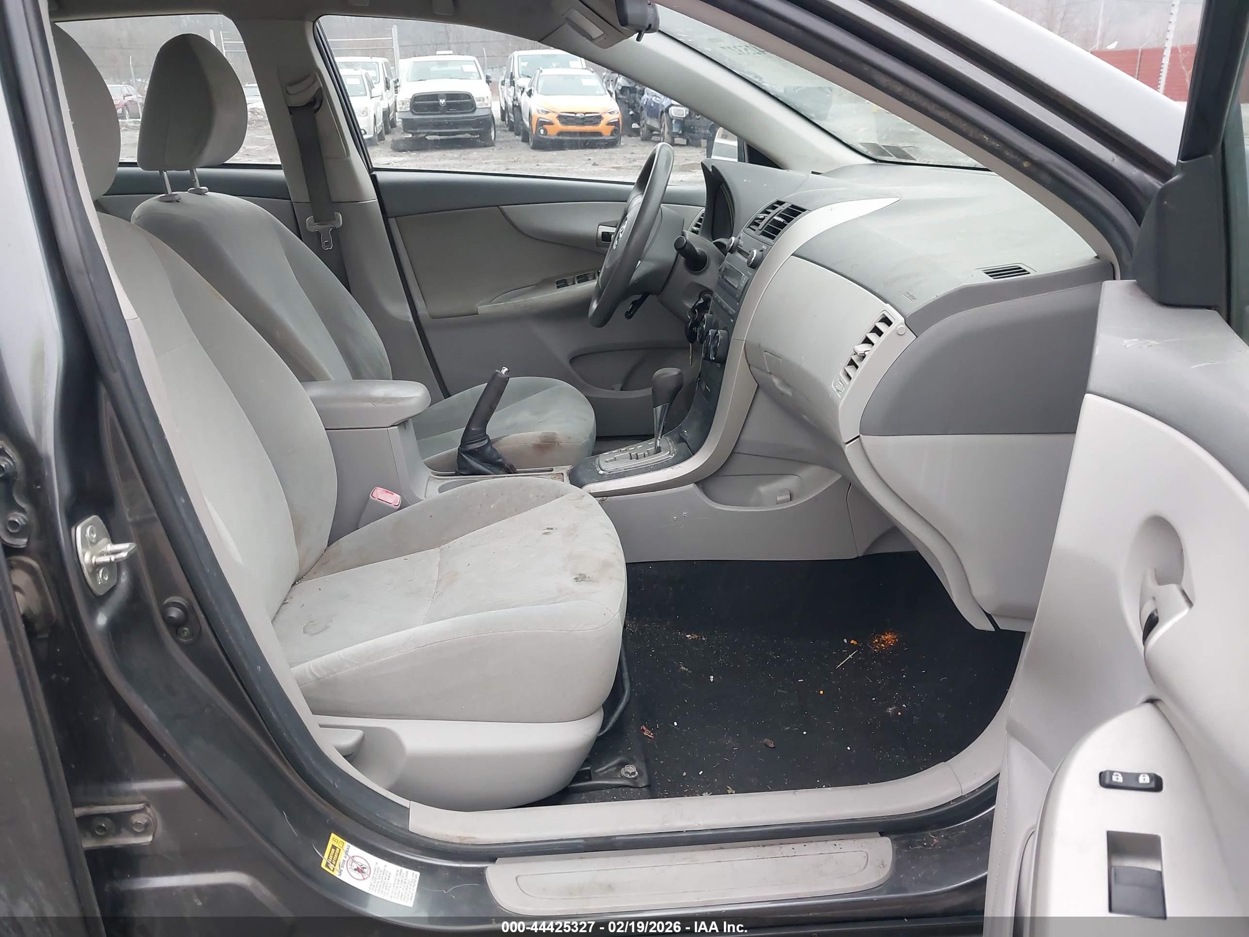 TOYOTA COROLLA image 5