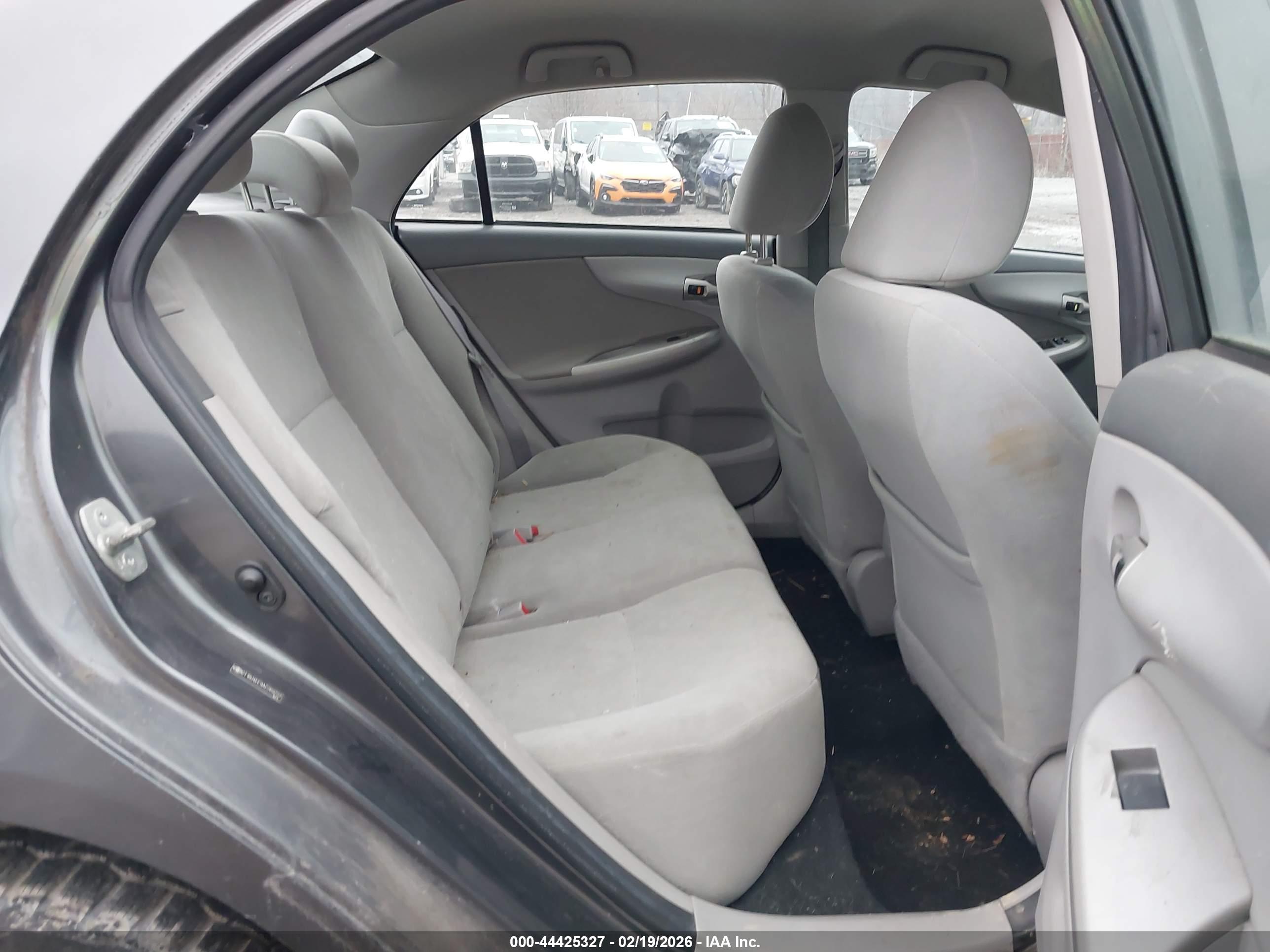 TOYOTA COROLLA image 8