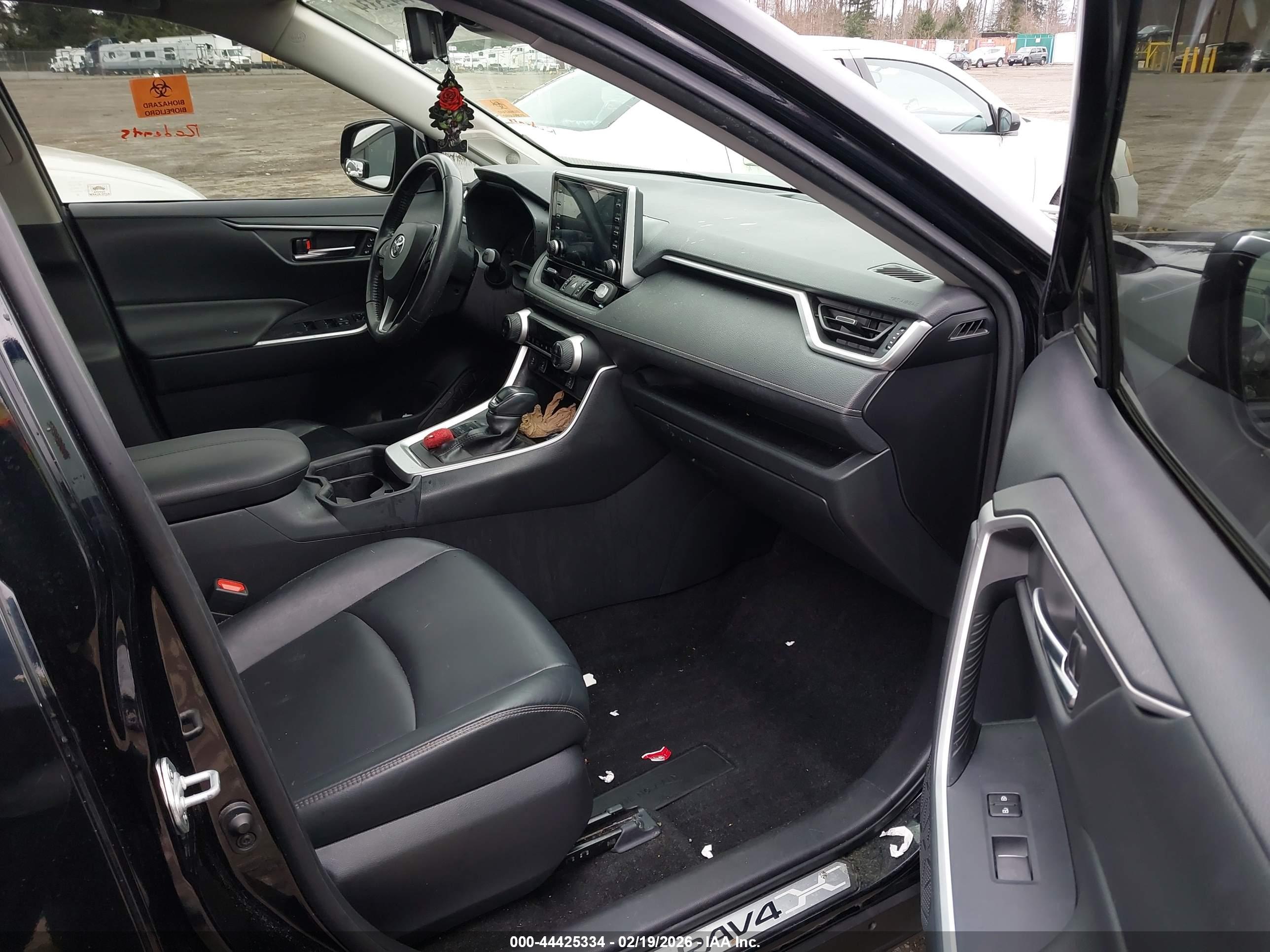 TOYOTA RAV4 image 5