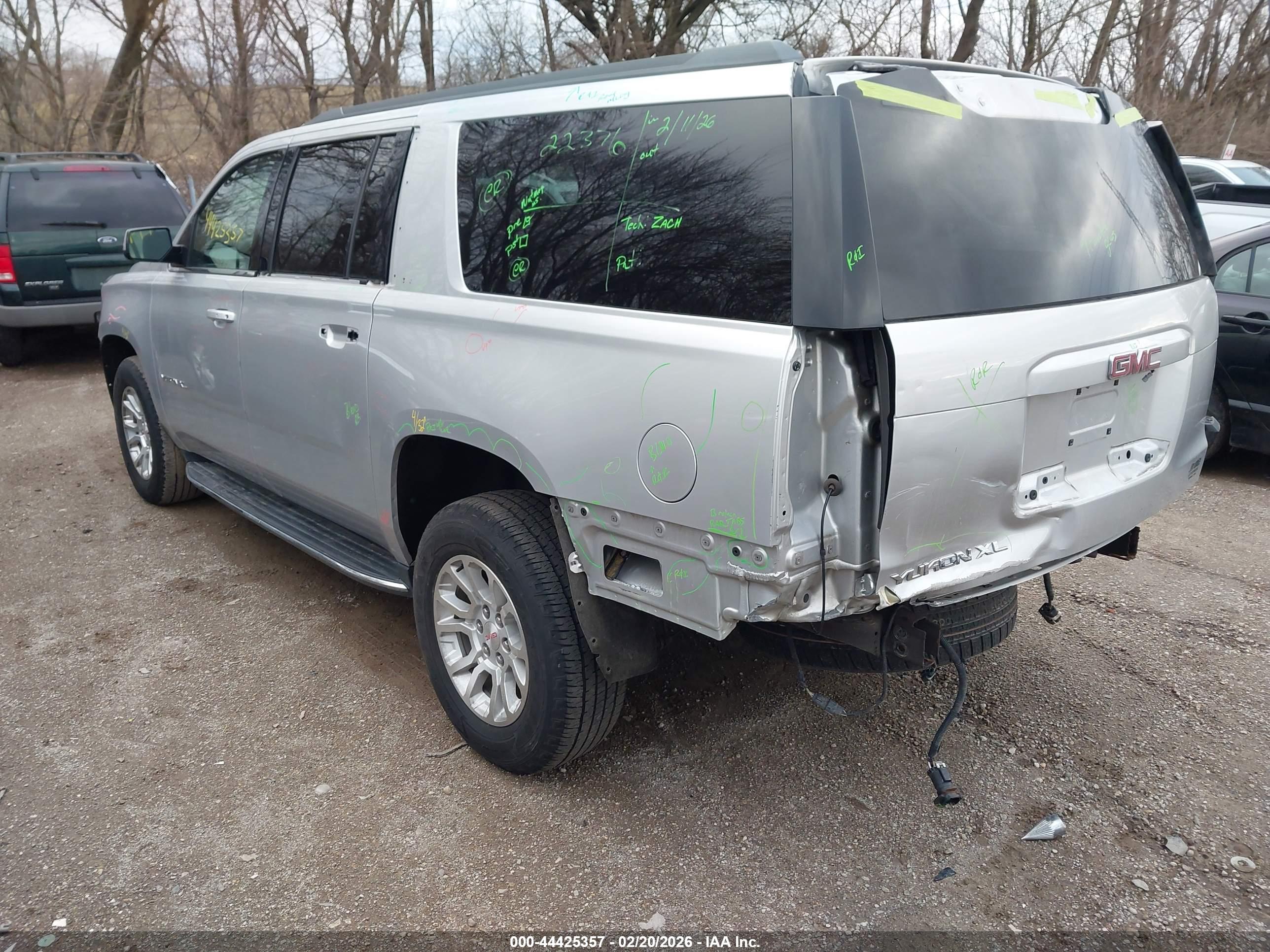 GMC YUKON image 3