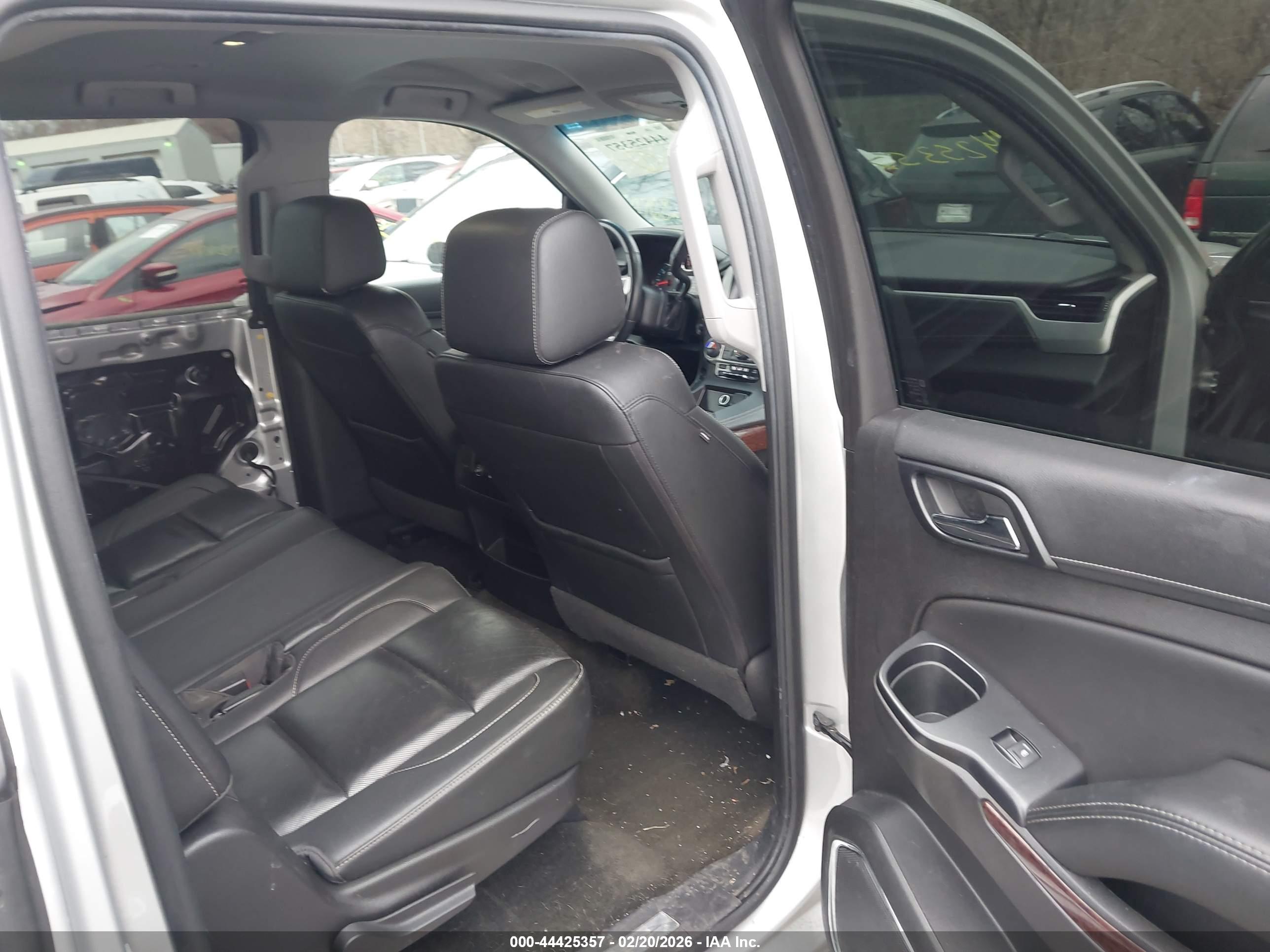 GMC YUKON image 8