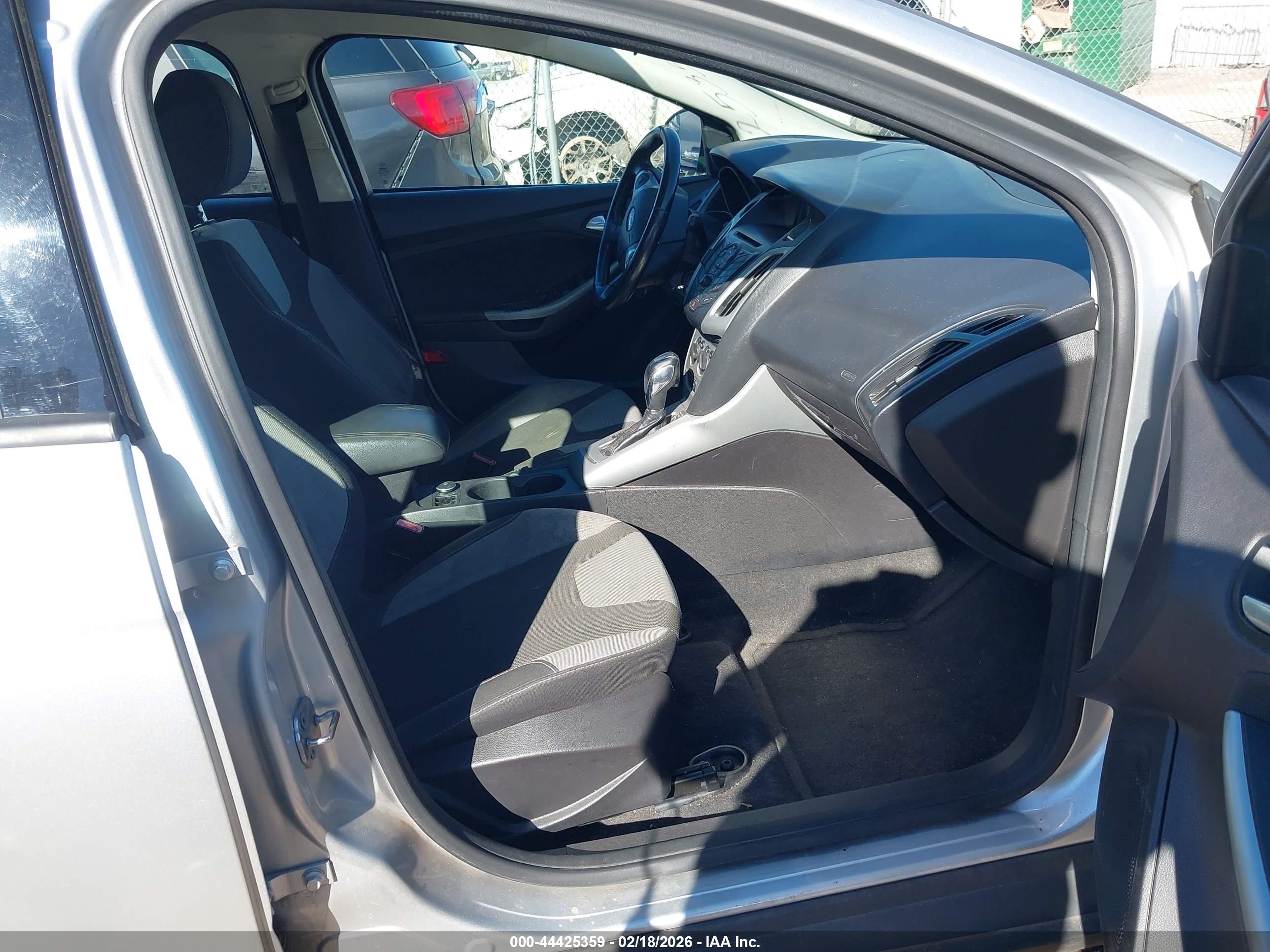 FORD FOCUS image 5