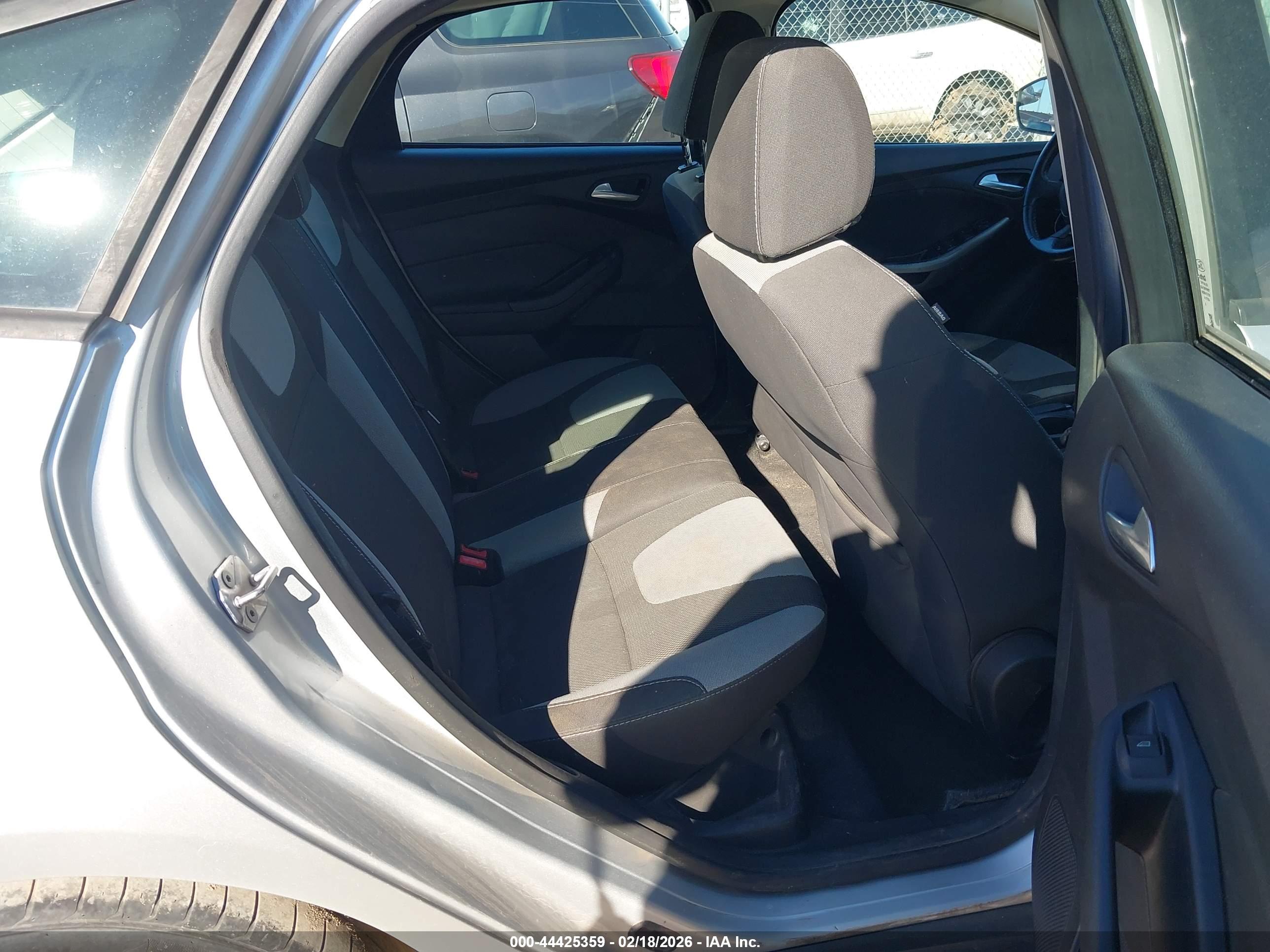 FORD FOCUS image 8