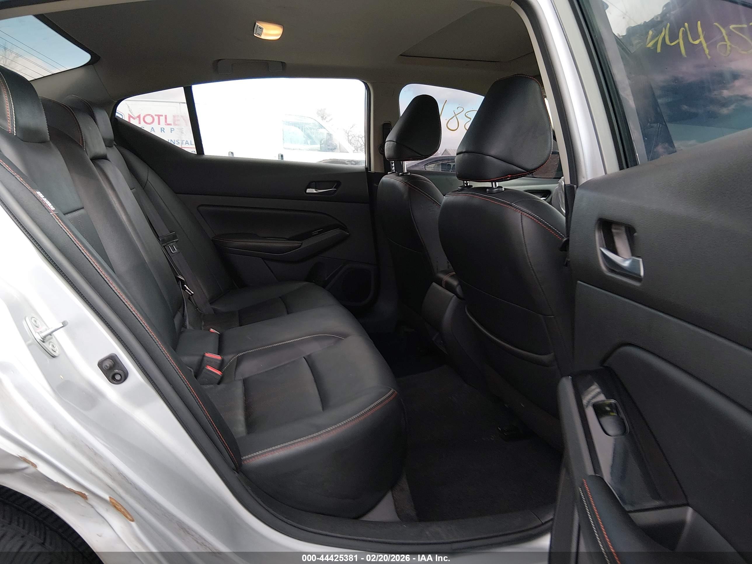 NISSAN ALTIMA image 8