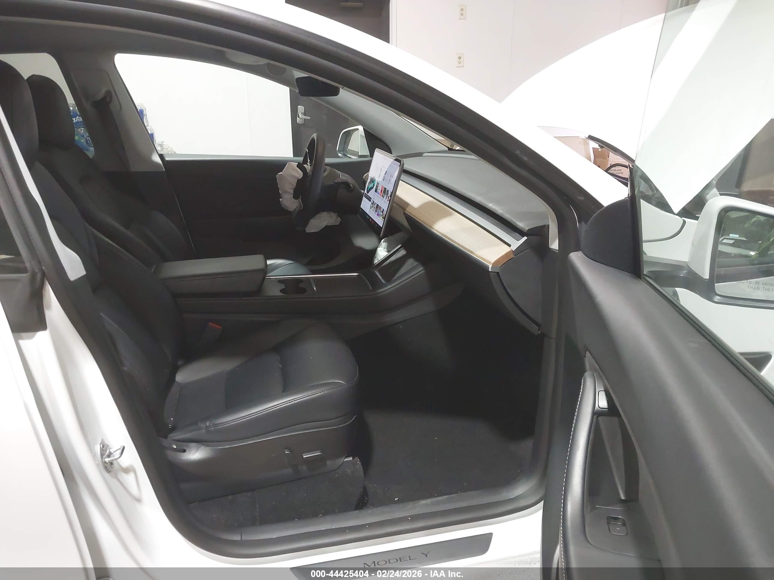 TESLA MODEL image 5