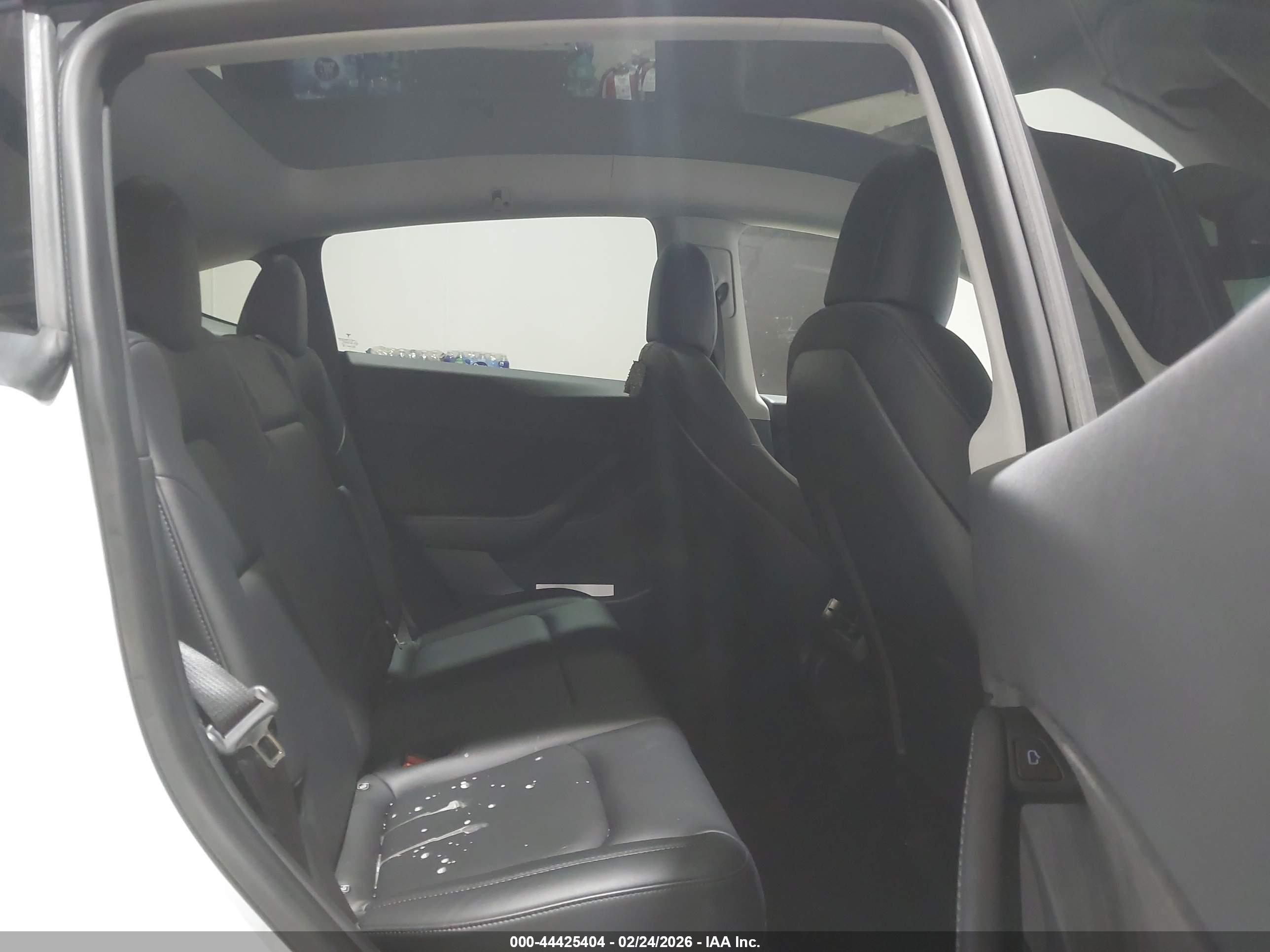 TESLA MODEL image 8