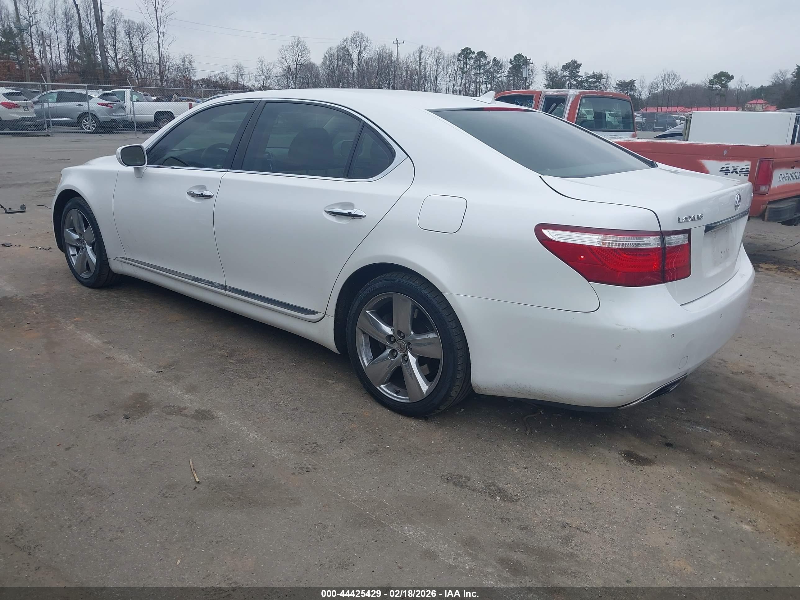 LEXUS LS image 3
