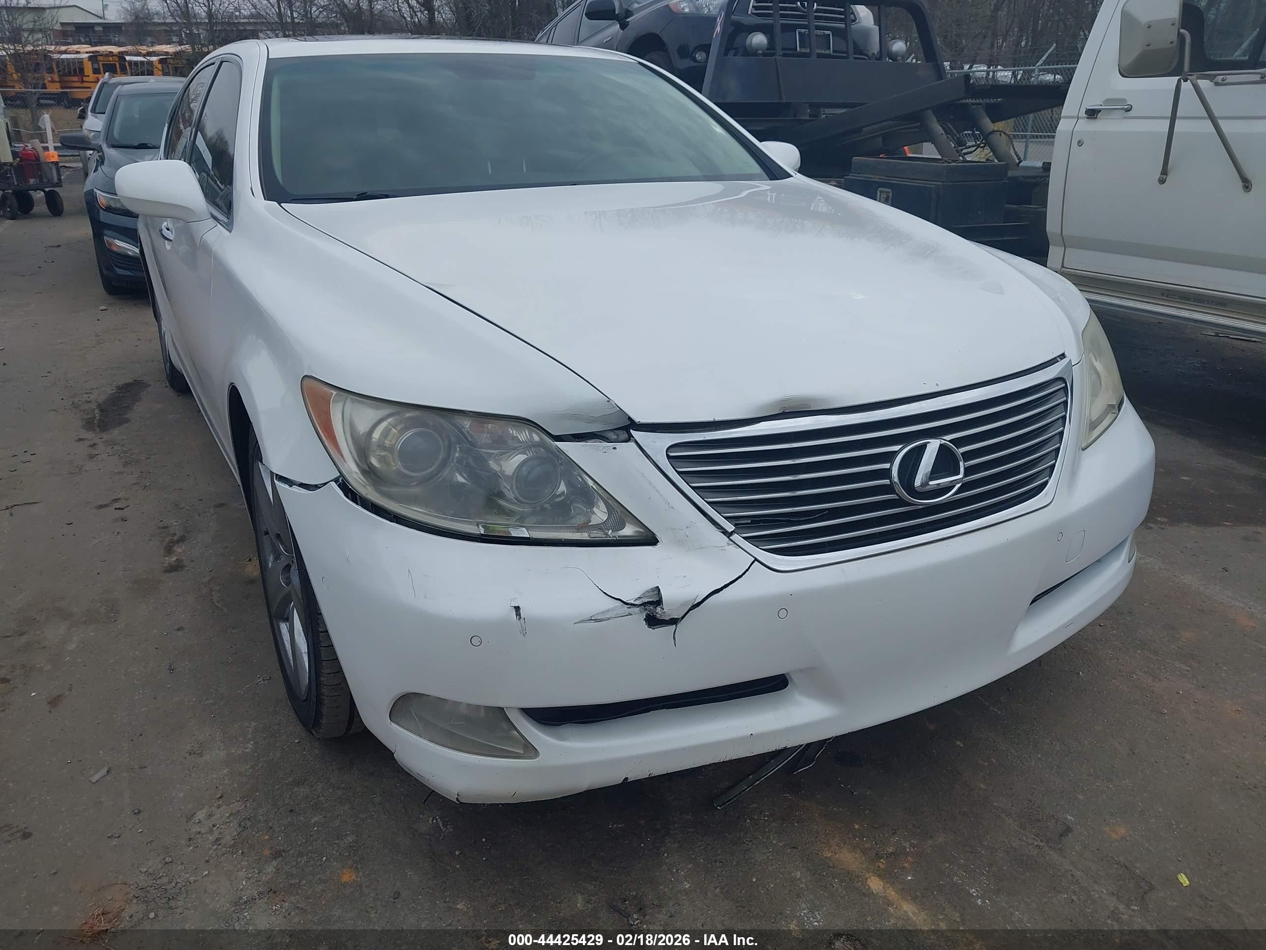 LEXUS LS image 6