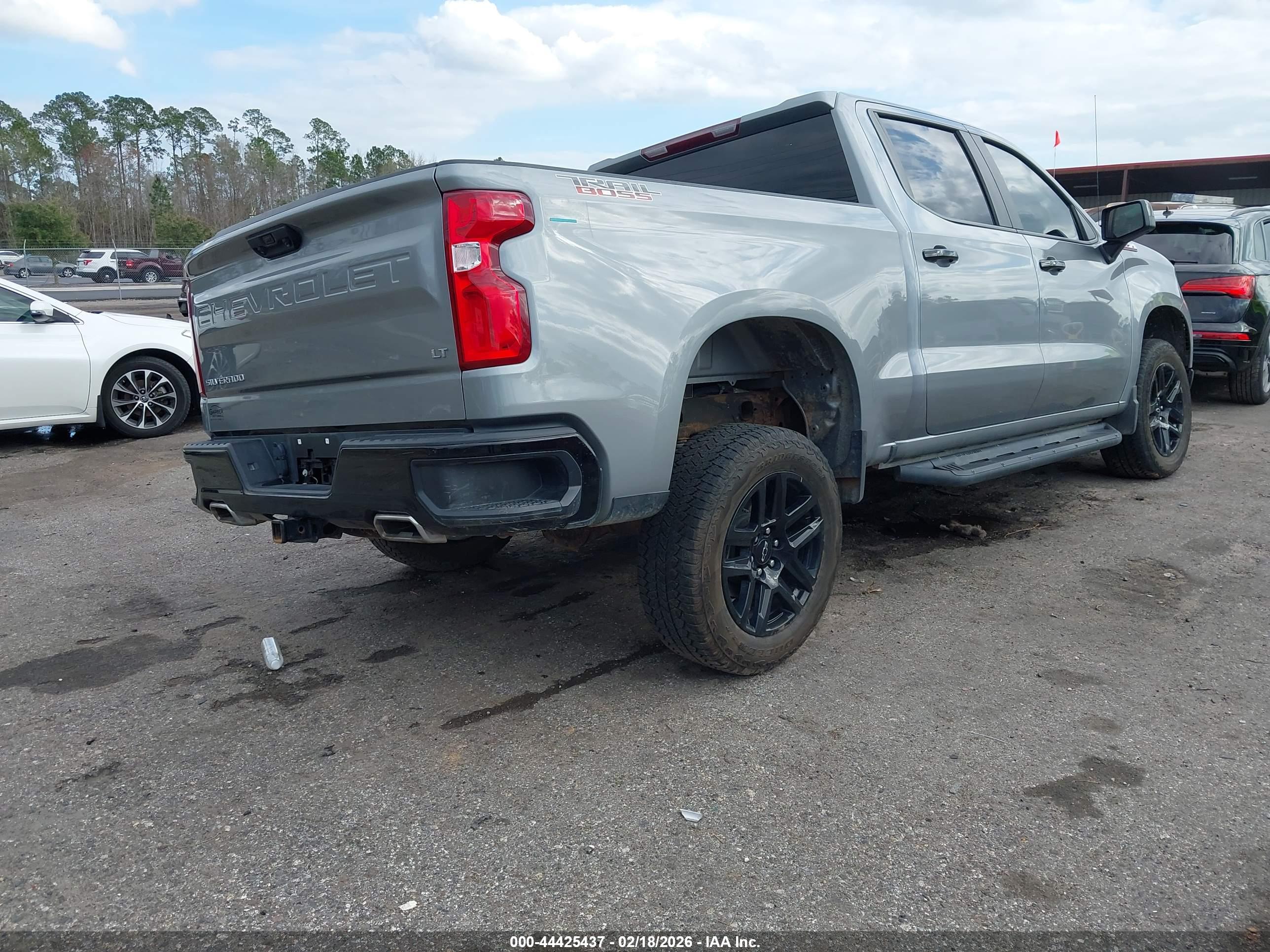 CHEVROLET SILVERADO image 4