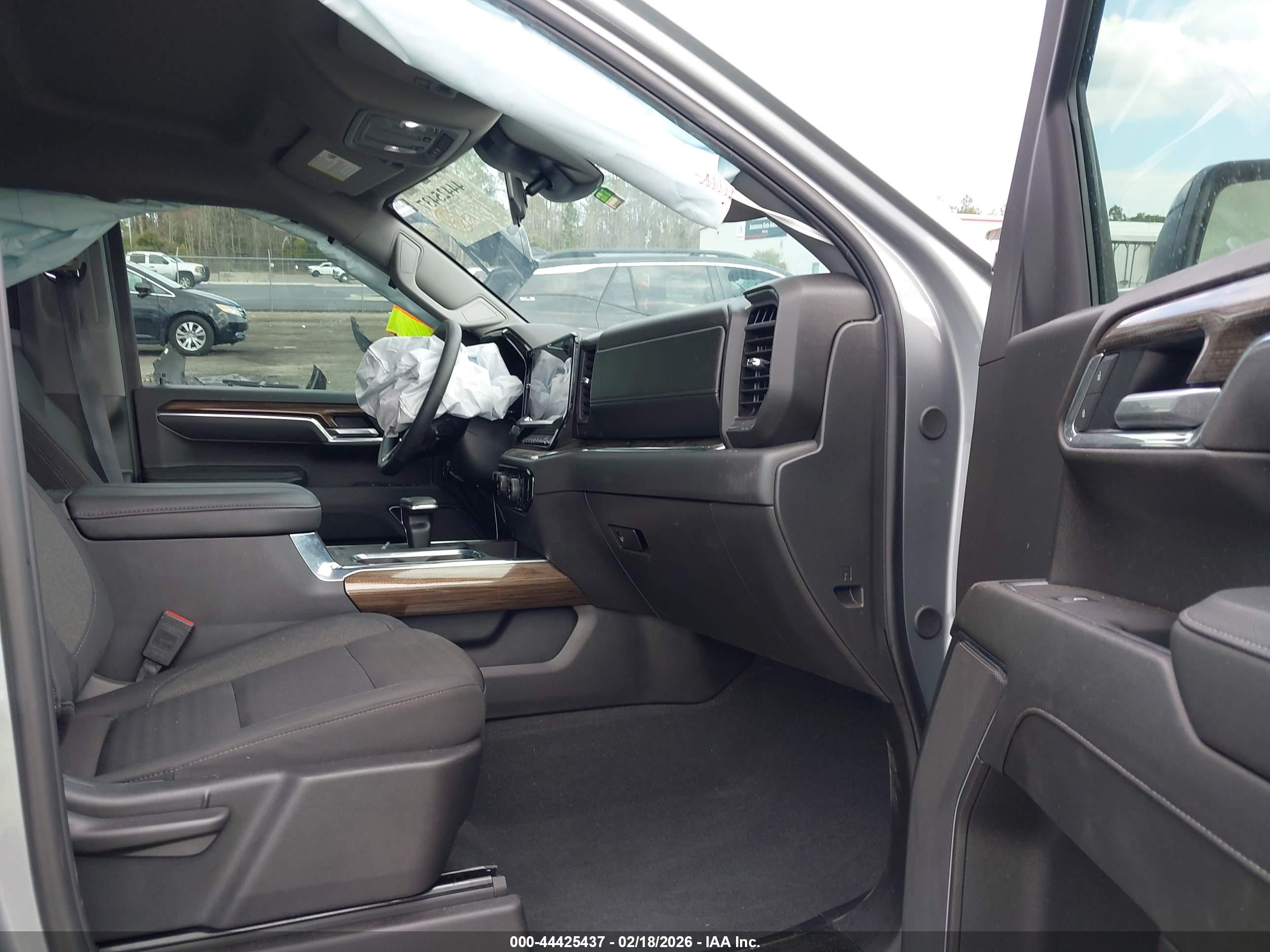 CHEVROLET SILVERADO image 5