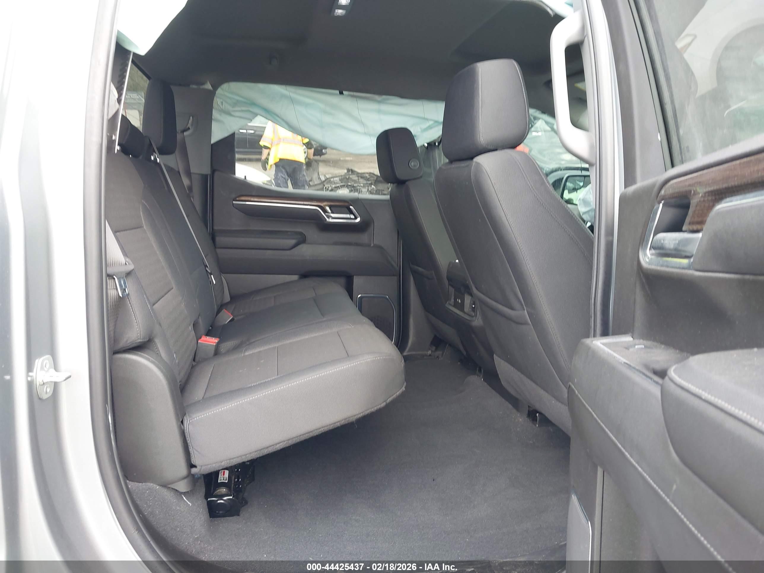 CHEVROLET SILVERADO image 8