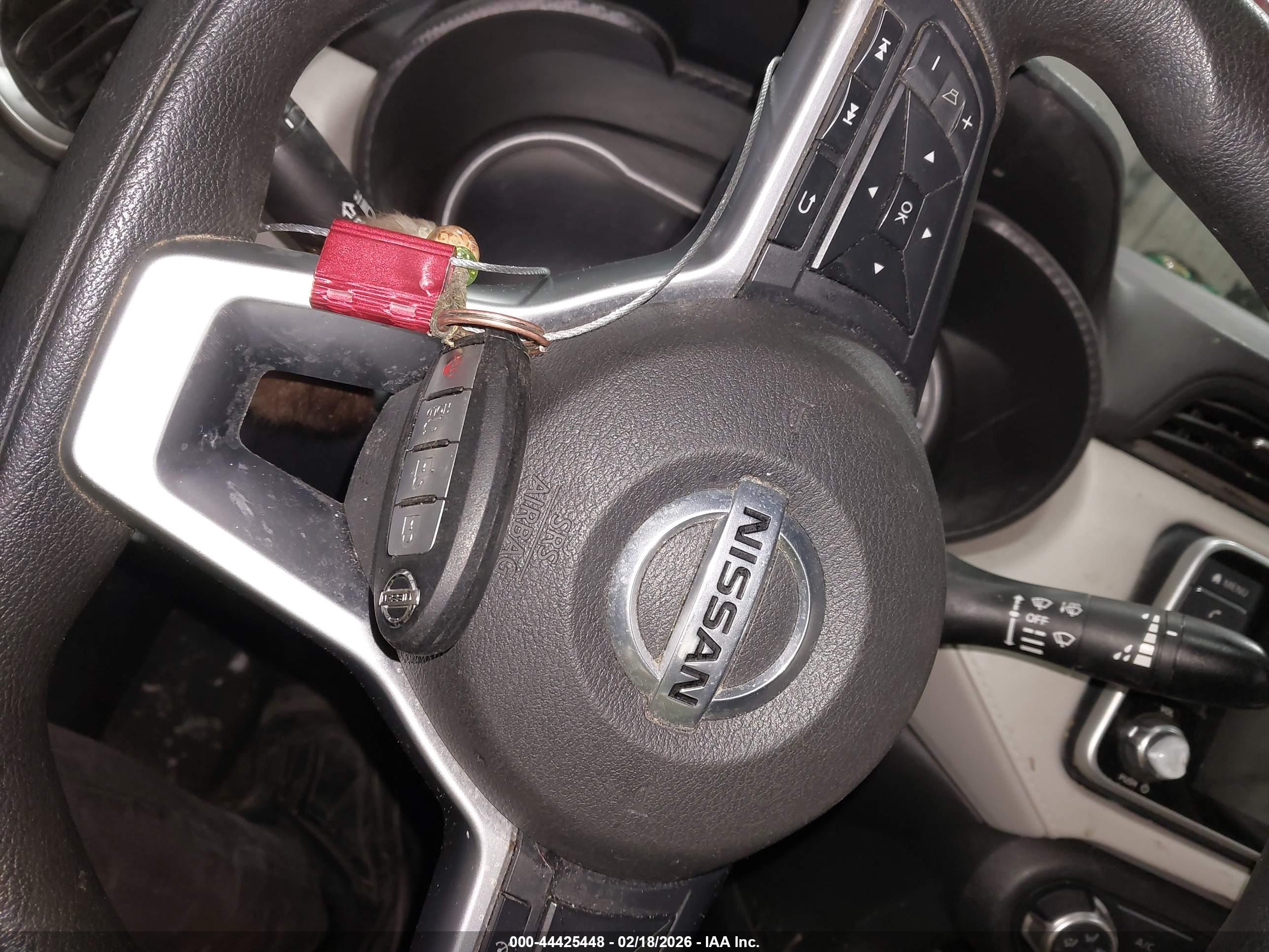 NISSAN VERSA image 11