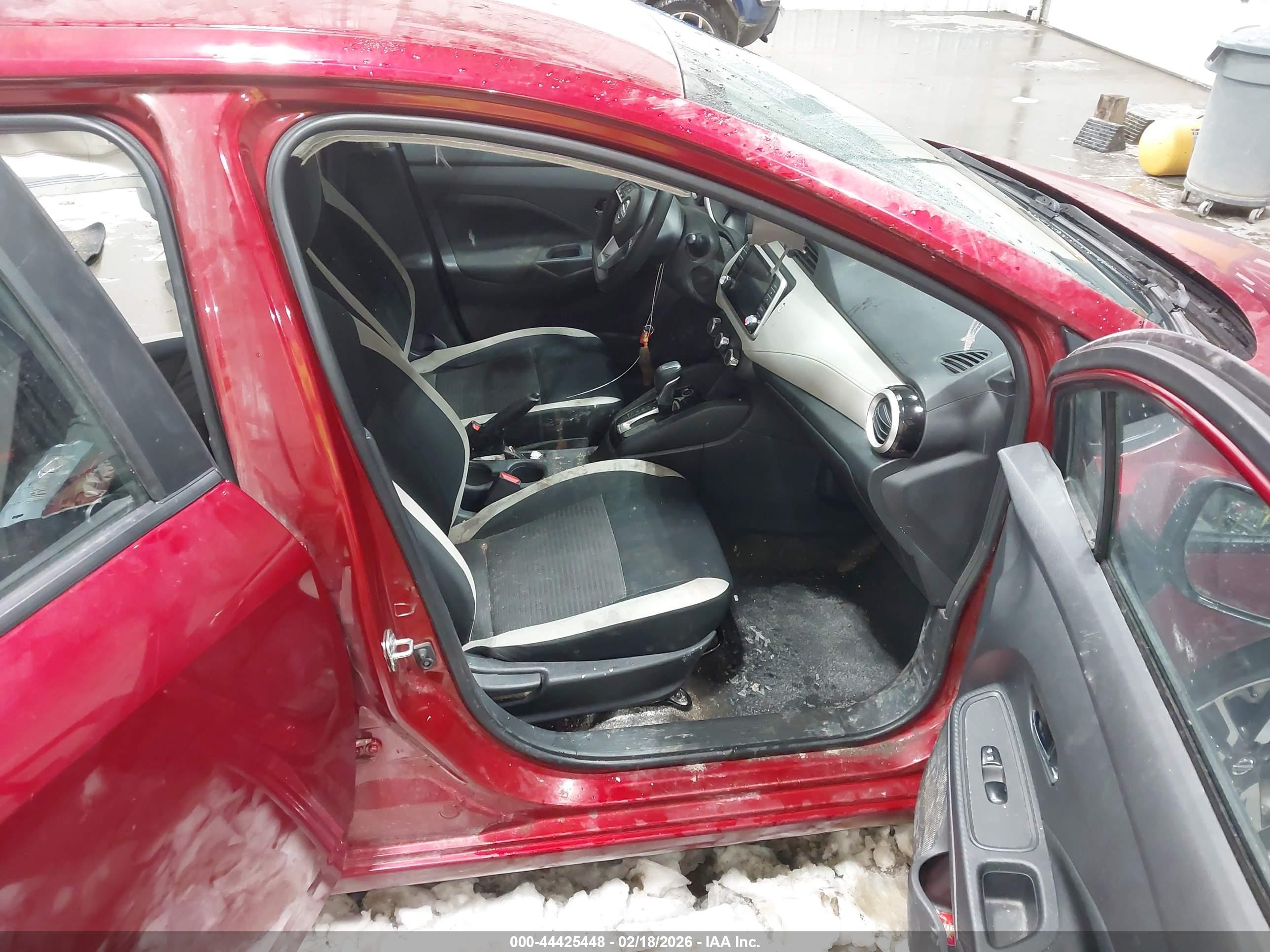 NISSAN VERSA image 5